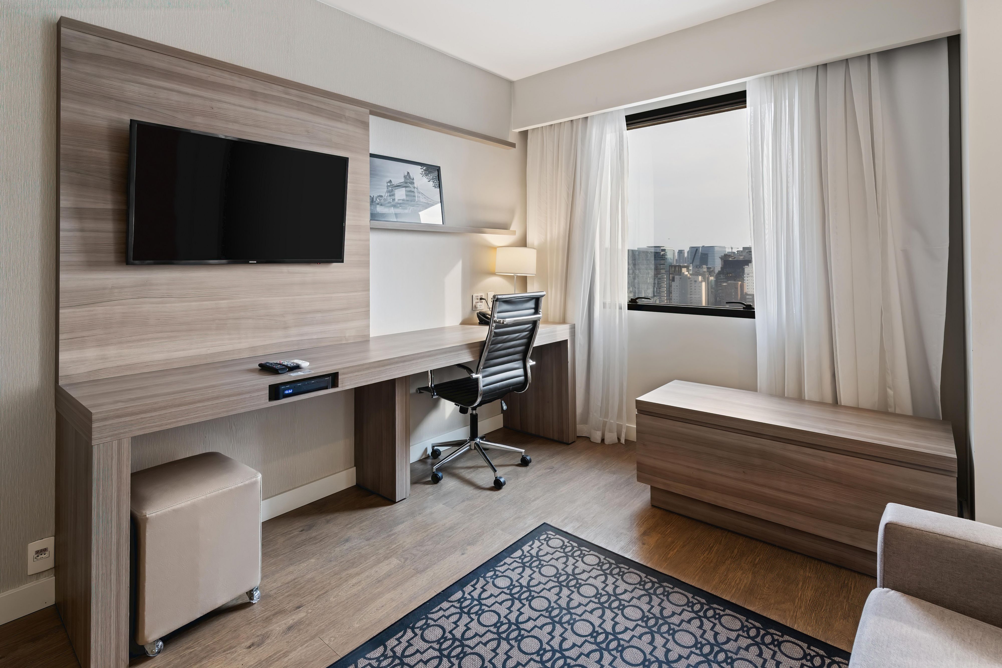 Our "Work, Relax & Play" concept reflects the essence of Staybridge Suites, where productivity, rest, and leisure coexist in harmony.