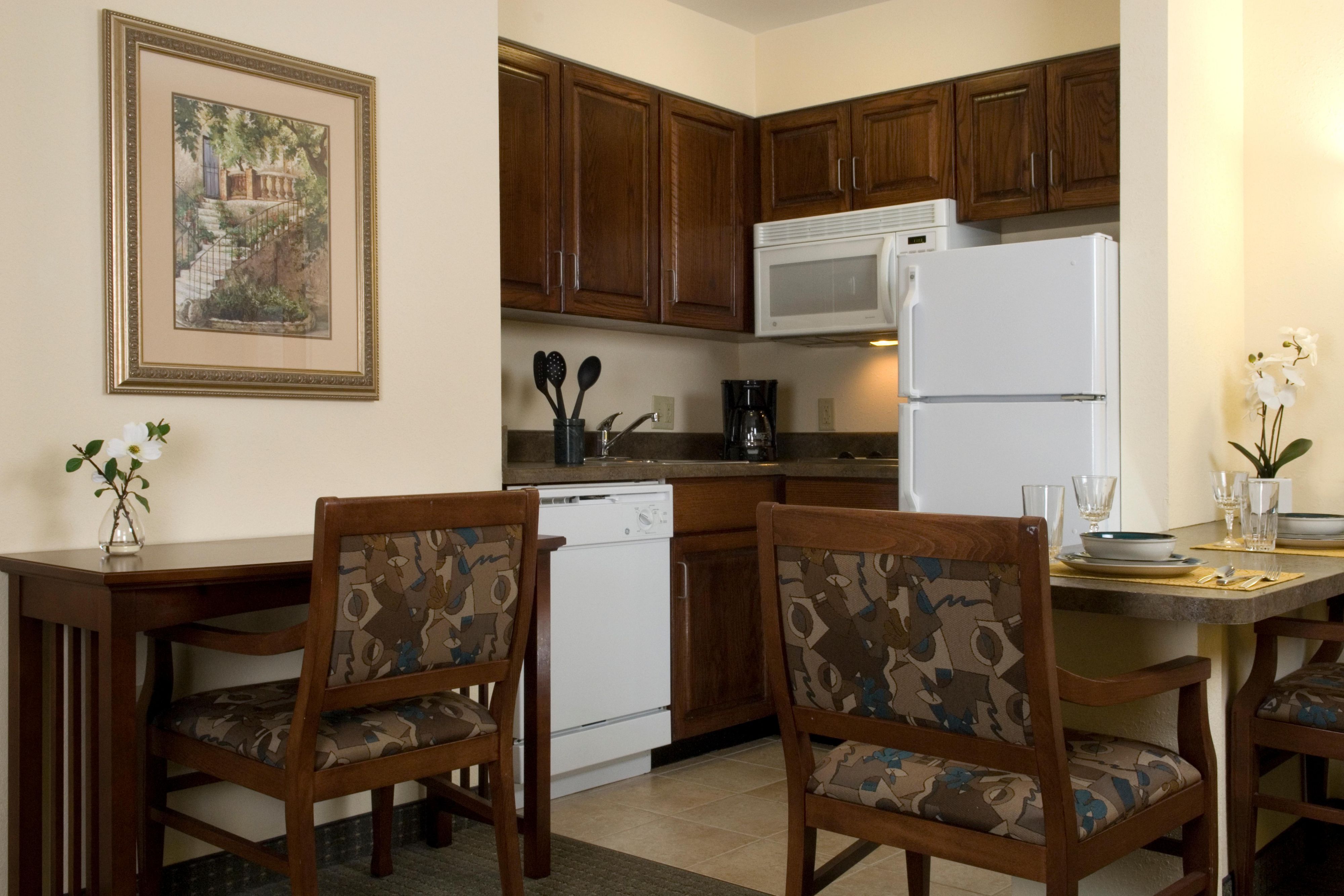 Staying for 1 night or 30 nights, you will find everything you need to feel at home. Our fully equipped kitchens allow you the flexibility to stay in and cook your favorite meal without the hassle of going out for dinner. Forgot something? We feature a wide variety of grab and go items in our pantry.  