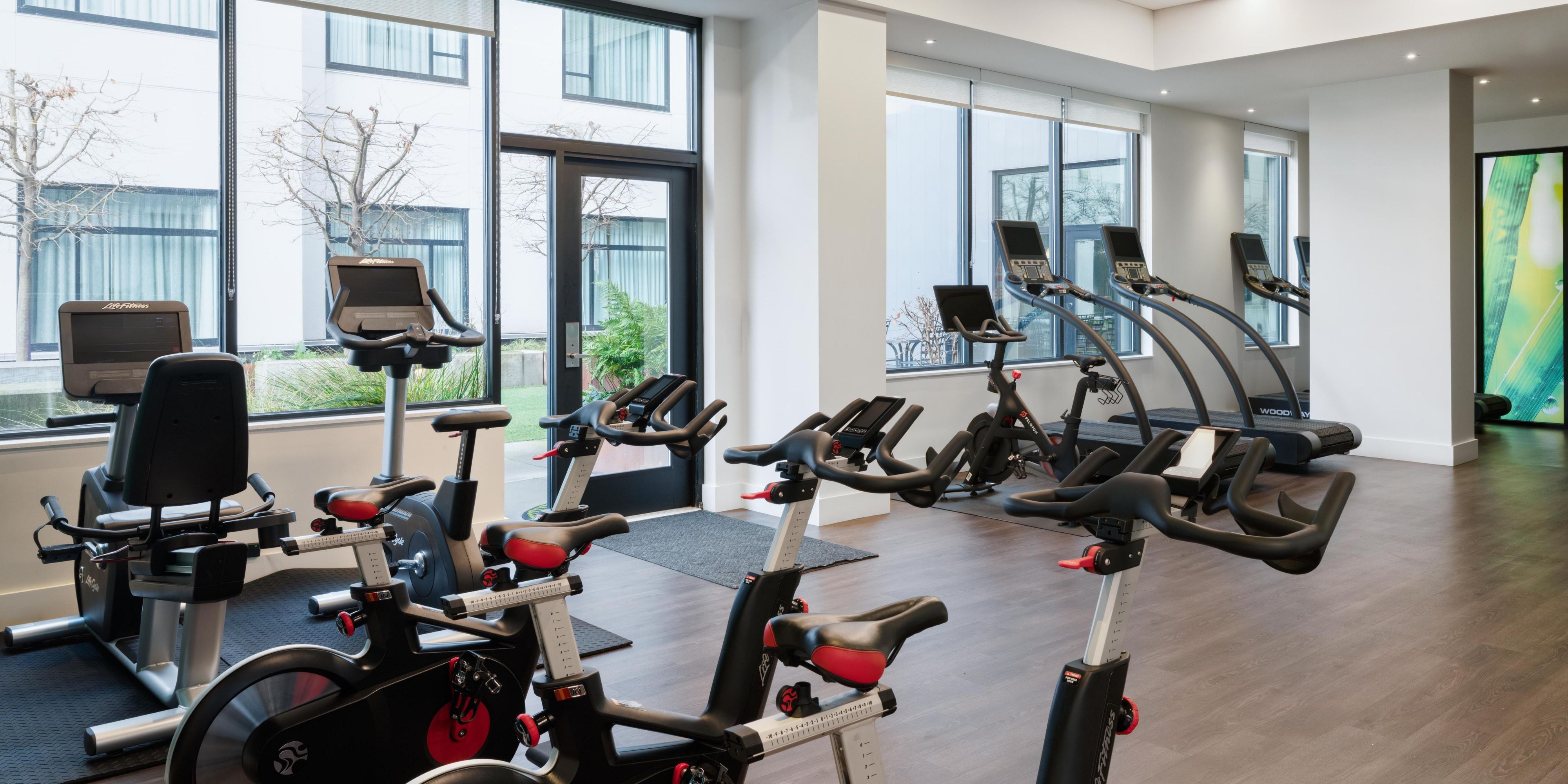 Continúe con su régimen de ejercicios en nuestro Athletic Estudio.