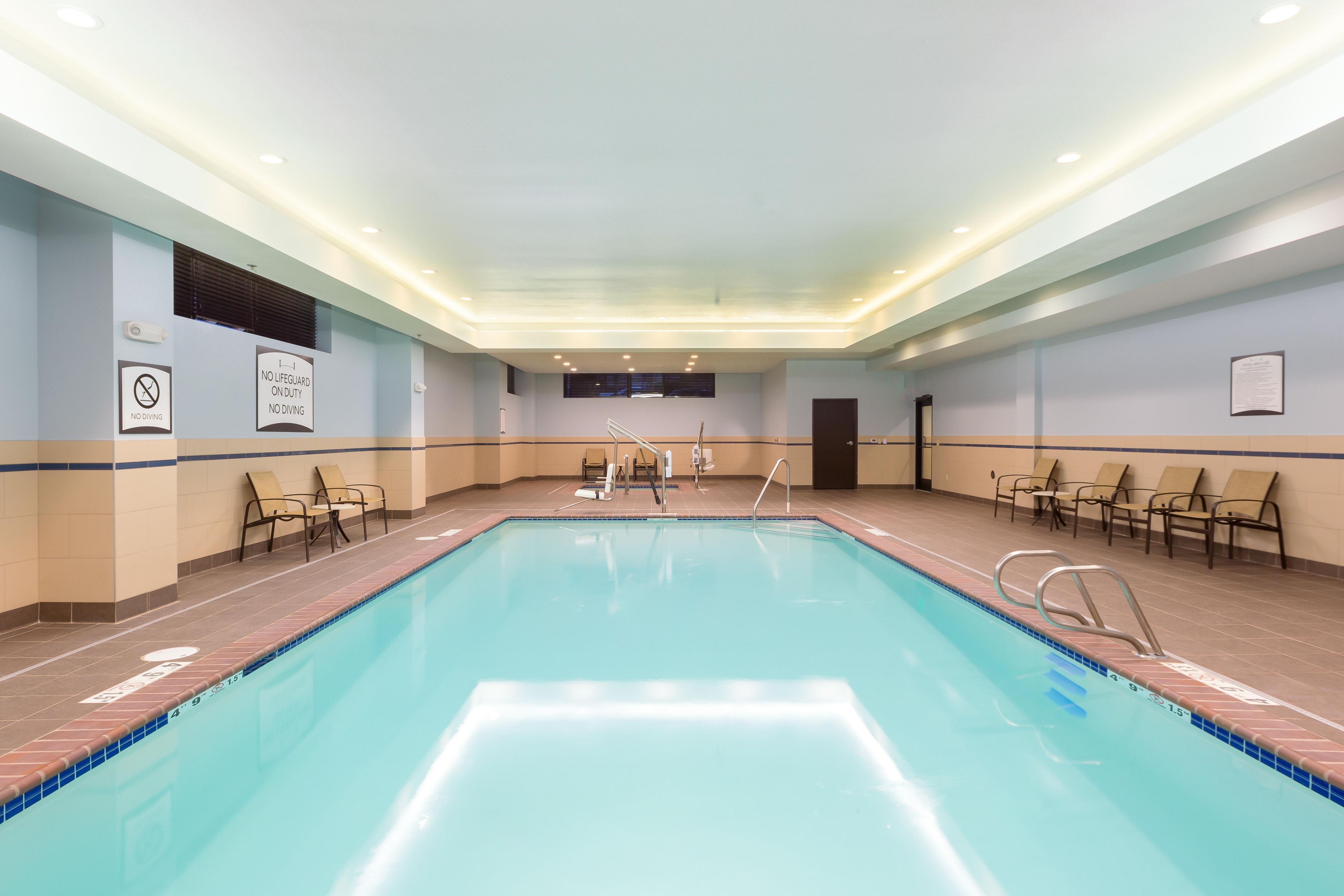 Take a dip in our heated pool, and then relax in the spa! Available every day from 6:00 am to 10:00 pm.