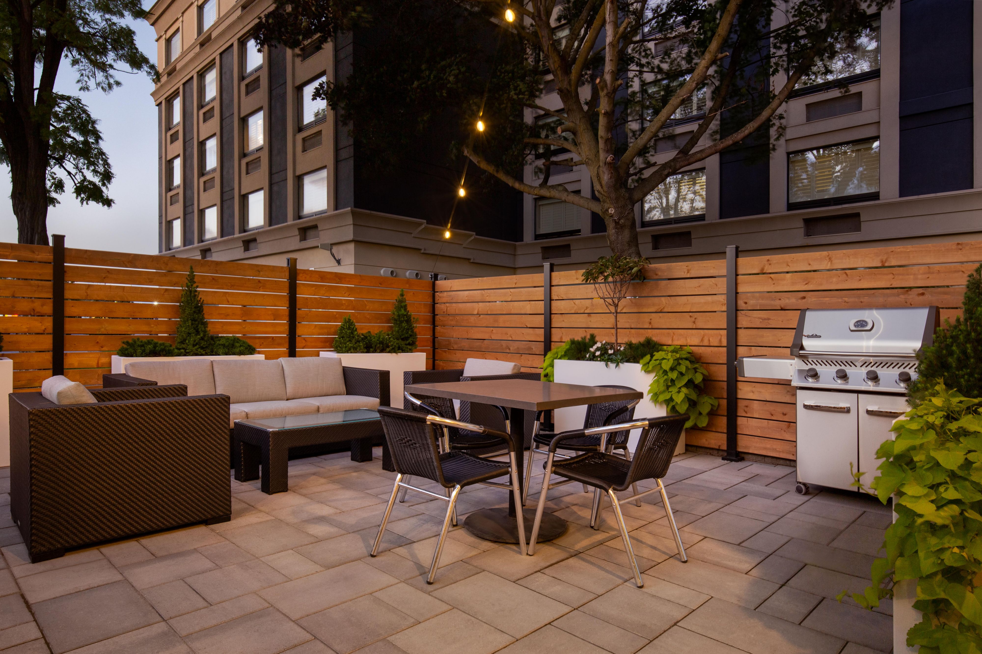 Enjoy  long-term comfort in our full-service hotel with spacious suites, full kitchens, and easy access to groceries and essentials. Dine at Ostin’s restaurant or unwind at Parkway Social with bowling, games, and drinks—all just steps away. Live, work, and relax with ease.