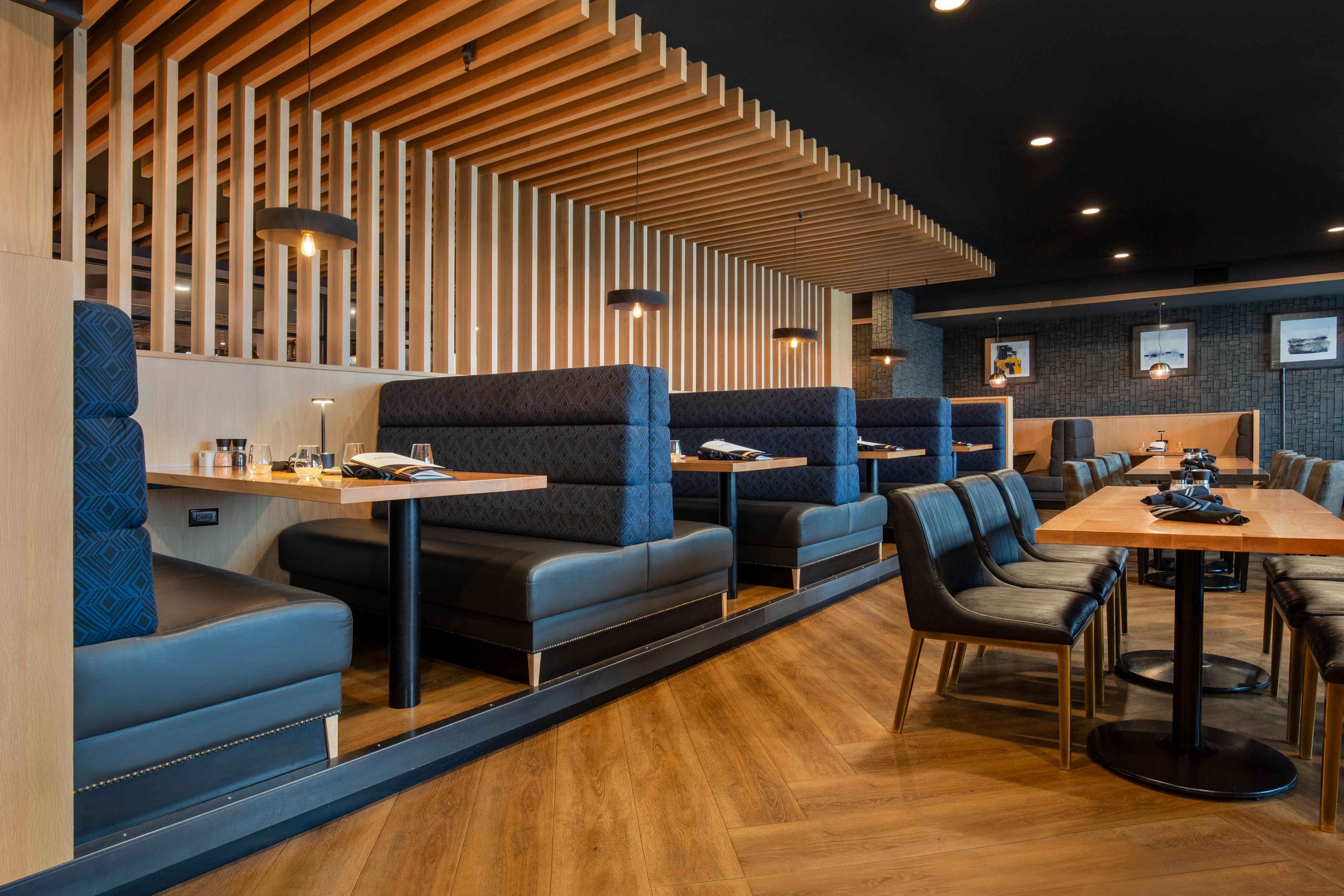 Savour diverse dining without leaving the hotel. Enjoy fresh local flavours at Ostin’s Restaurant, grab specialty coffee at 327 Bru Café & Bar, or unwind with a cocktail at Lounge Six Sky Bar. Multiple licensed venues mean there’s always something to curb every craving and suit every palate. 