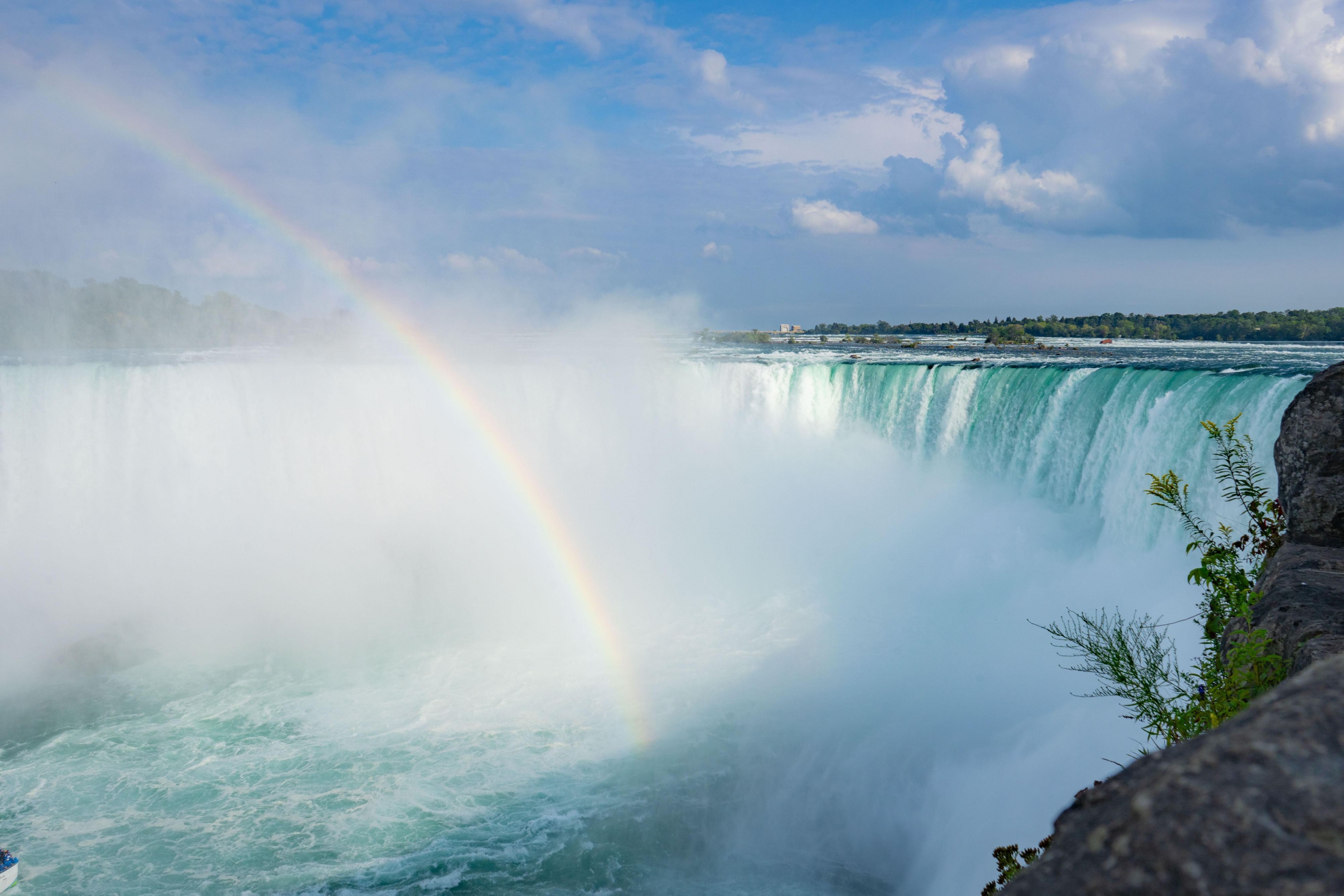 Our hotel is just a 15-minute drive from the stunning Niagara Falls, making it the perfect base for your adventure. Enjoy easy access to this natural wonder while relaxing in our comfortable accommodations. Experience the best of both worlds—explore the breathtaking beauty of Niagara Falls and return to the comfort of our hotel. 