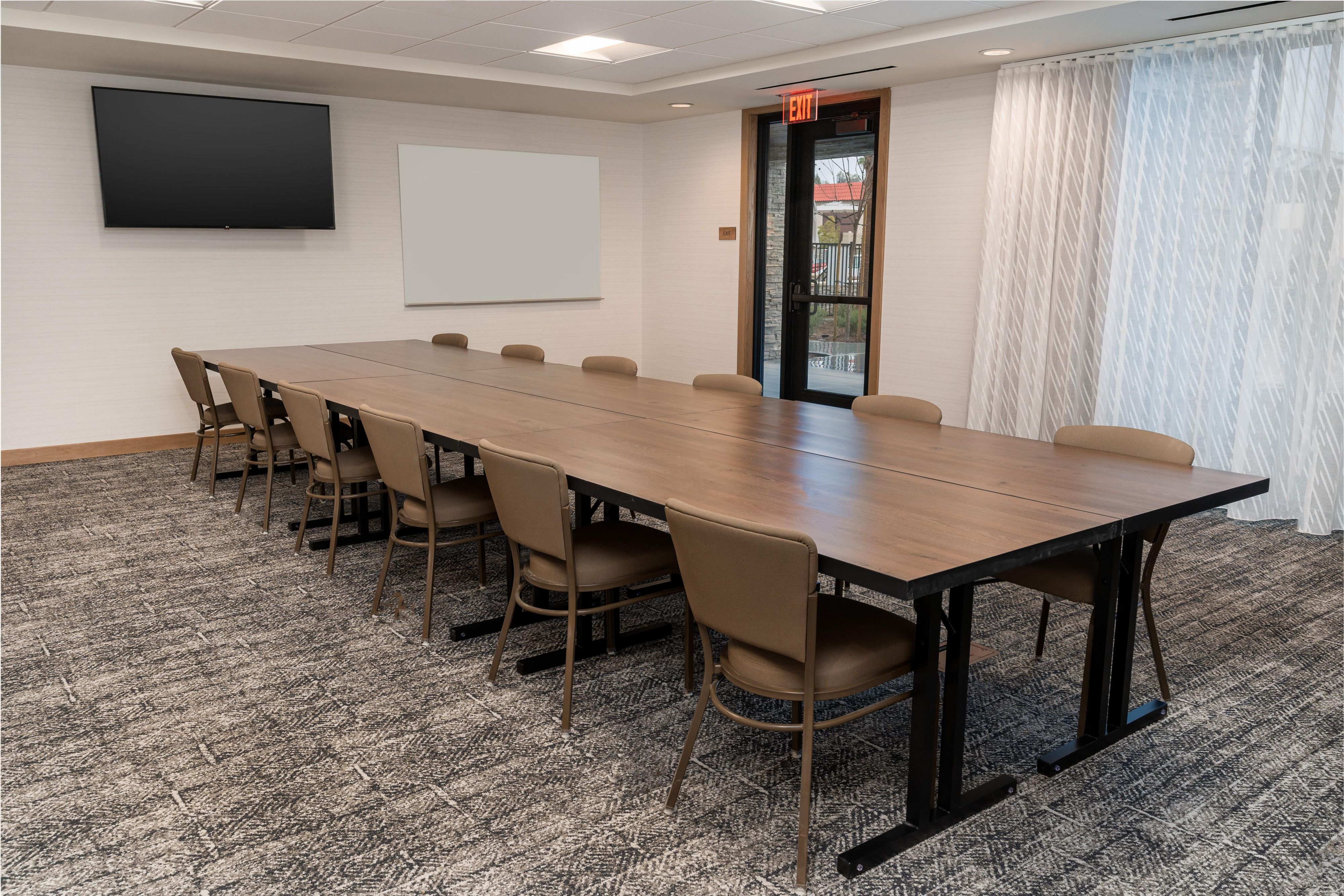 With over 600 square feet of flexible, stylish meeting space, we can host any kind of board meeting, social function, seminar or training with personalized attention. Please contact us to discuss our variety of catering and audio-visual options.  We would love to help make your next meeting or an event in the Temecula-Wine Country a success!
