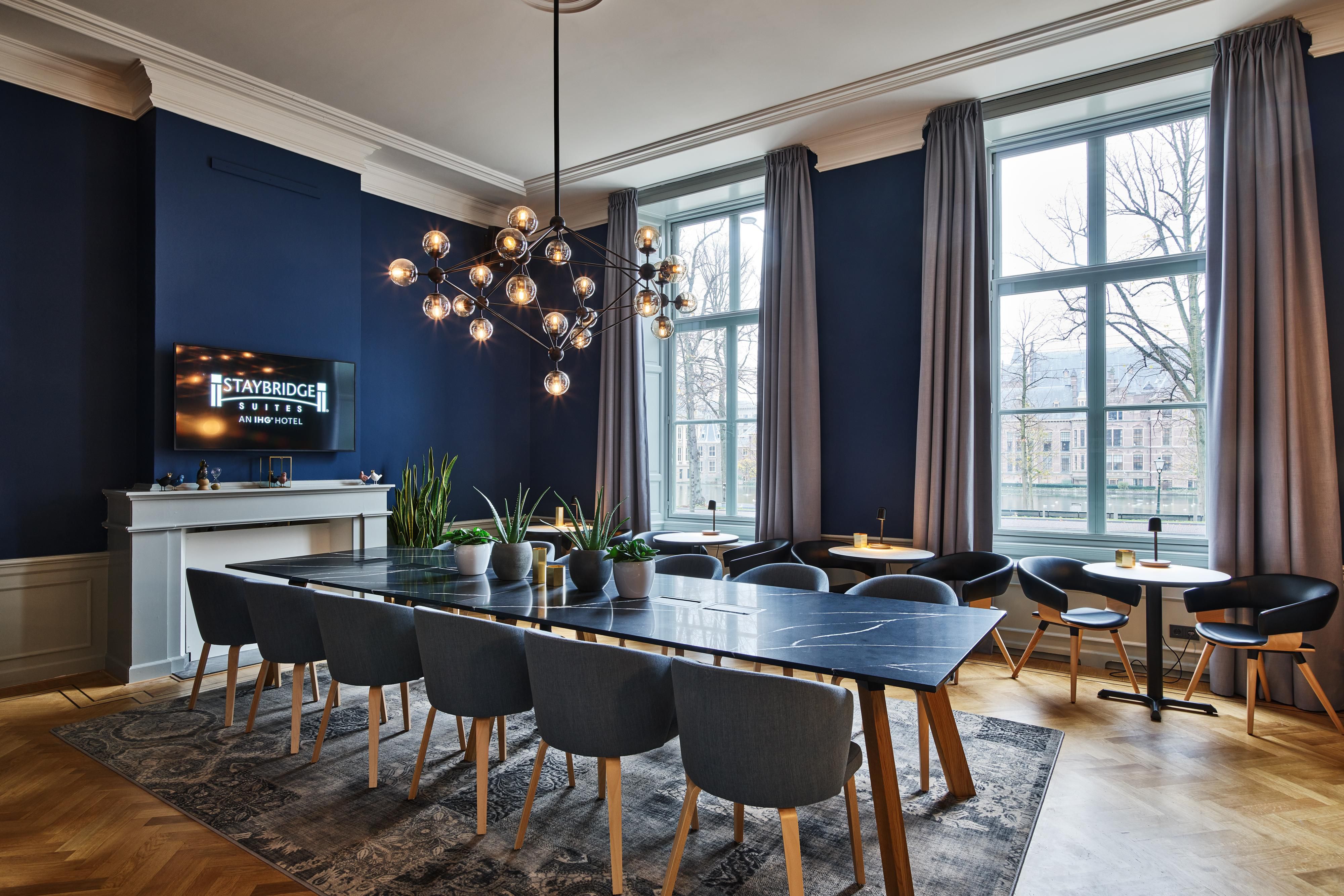 With view on the stunning Court Pond “De Hofvijver” and The Hague's skyline, our flexible working space The Den is a perfect place to get some work done. Enjoy unlimited coffee and tea and complimentary high-speed Internet. Go for a stroll during your break and walk through the historical Binnenhof, world’s oldest Parliament building still in use.