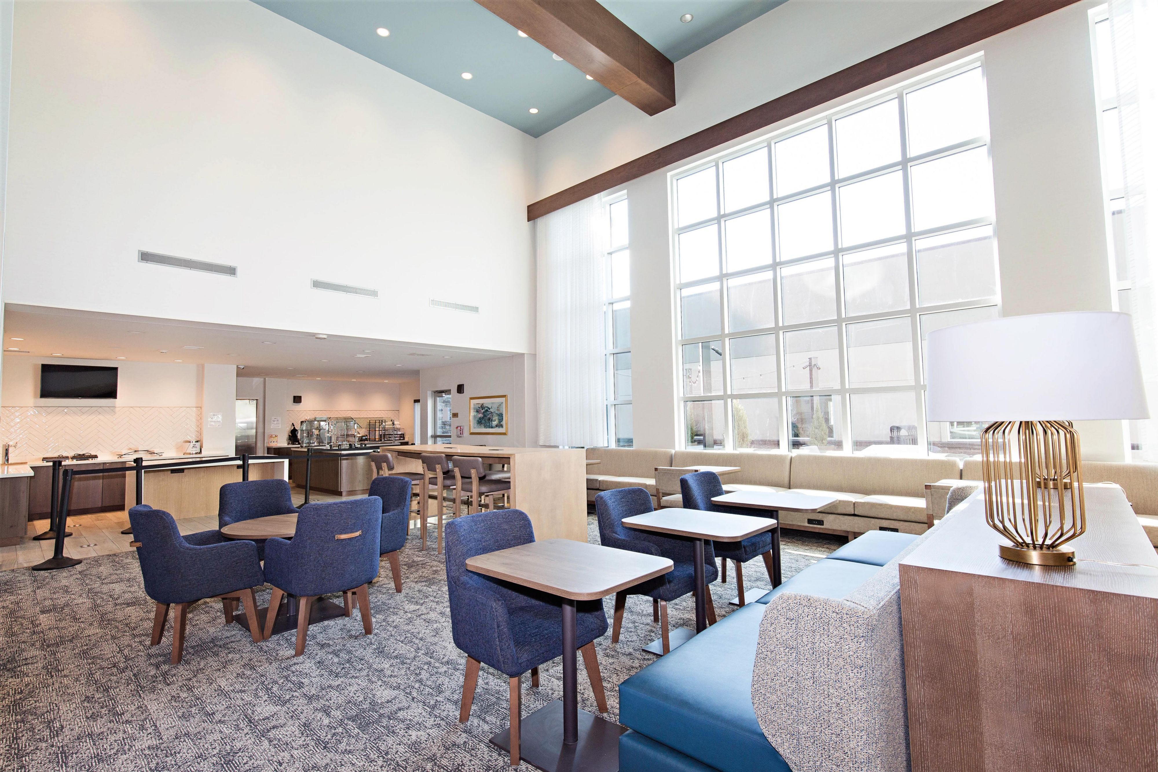 Join us every Monday, Tuesday, and Wednesday night from 5:30-7:00pm for a complimentary social with free beer and wine! This is the perfect opportunity to interact with staff and fellow hotel guests!