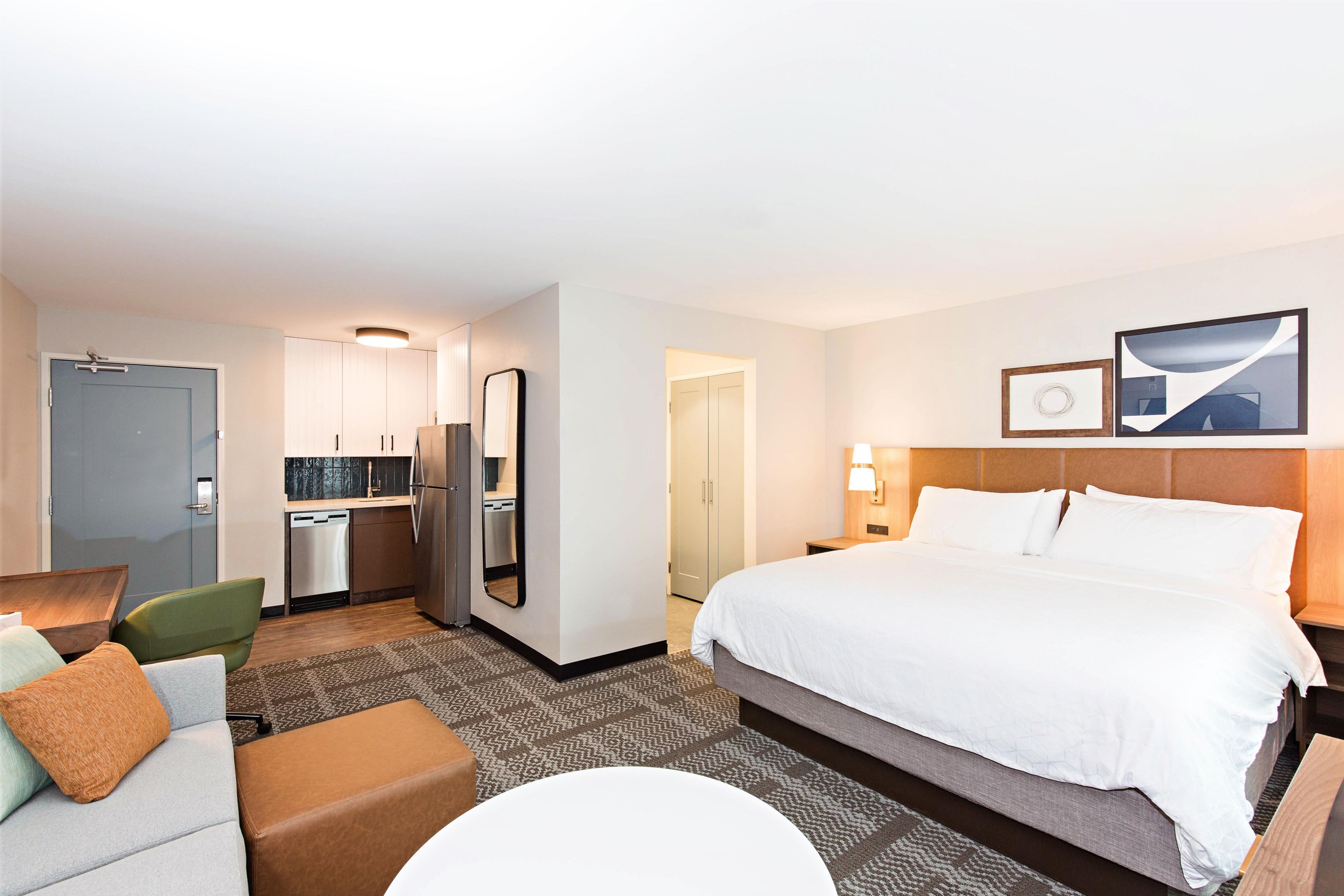 Our all-suite hotel is the perfect destination for an extended stay! With guest suites being up to 900 square feet, including a full kitchen, you'll have plenty of space to make the Staybridge Suites your home away from home.