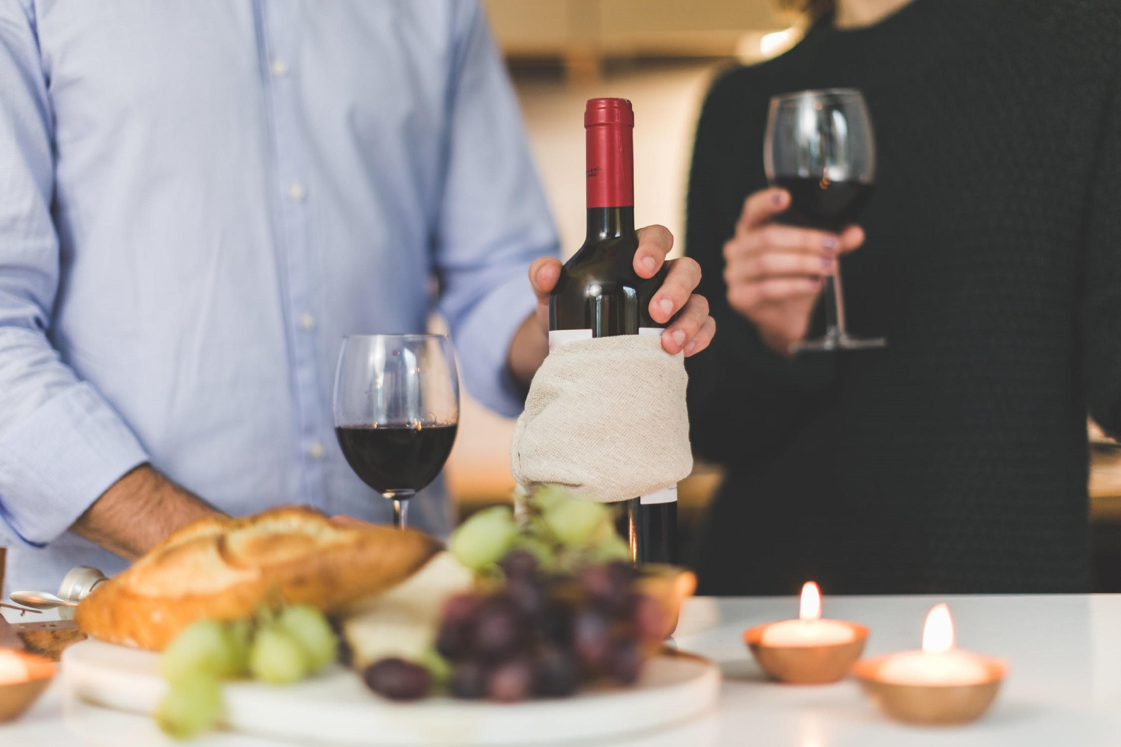 Relax and unwind at our Evening Social, offered Monday-Wednesday from 5:30-7:00pm.  With complimentary beer, wine, light fare and conversations, it’s a breath of fresh air after a long day of work or traveling.  