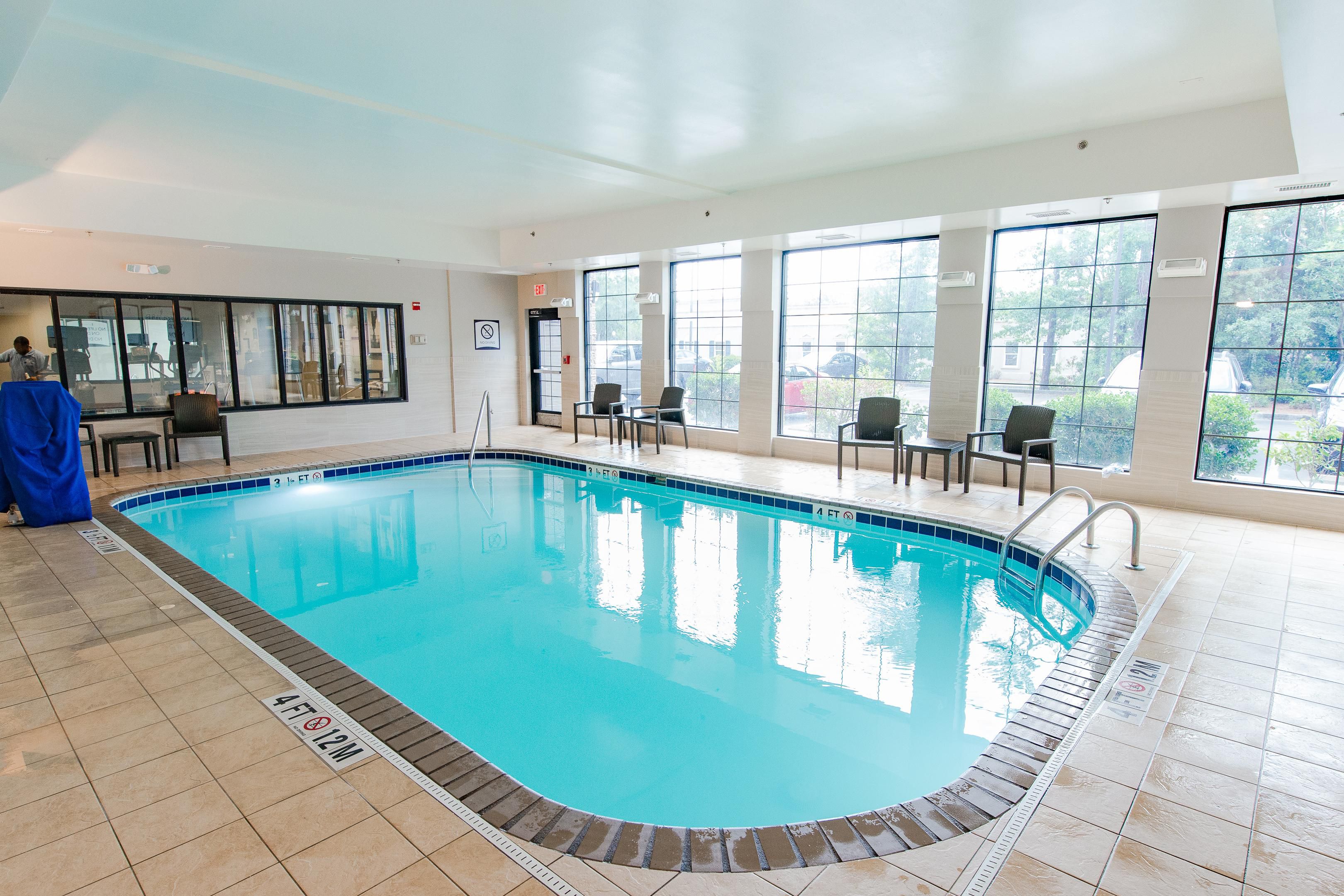Enjoy our heated pool available from 8 am to 10 pm.