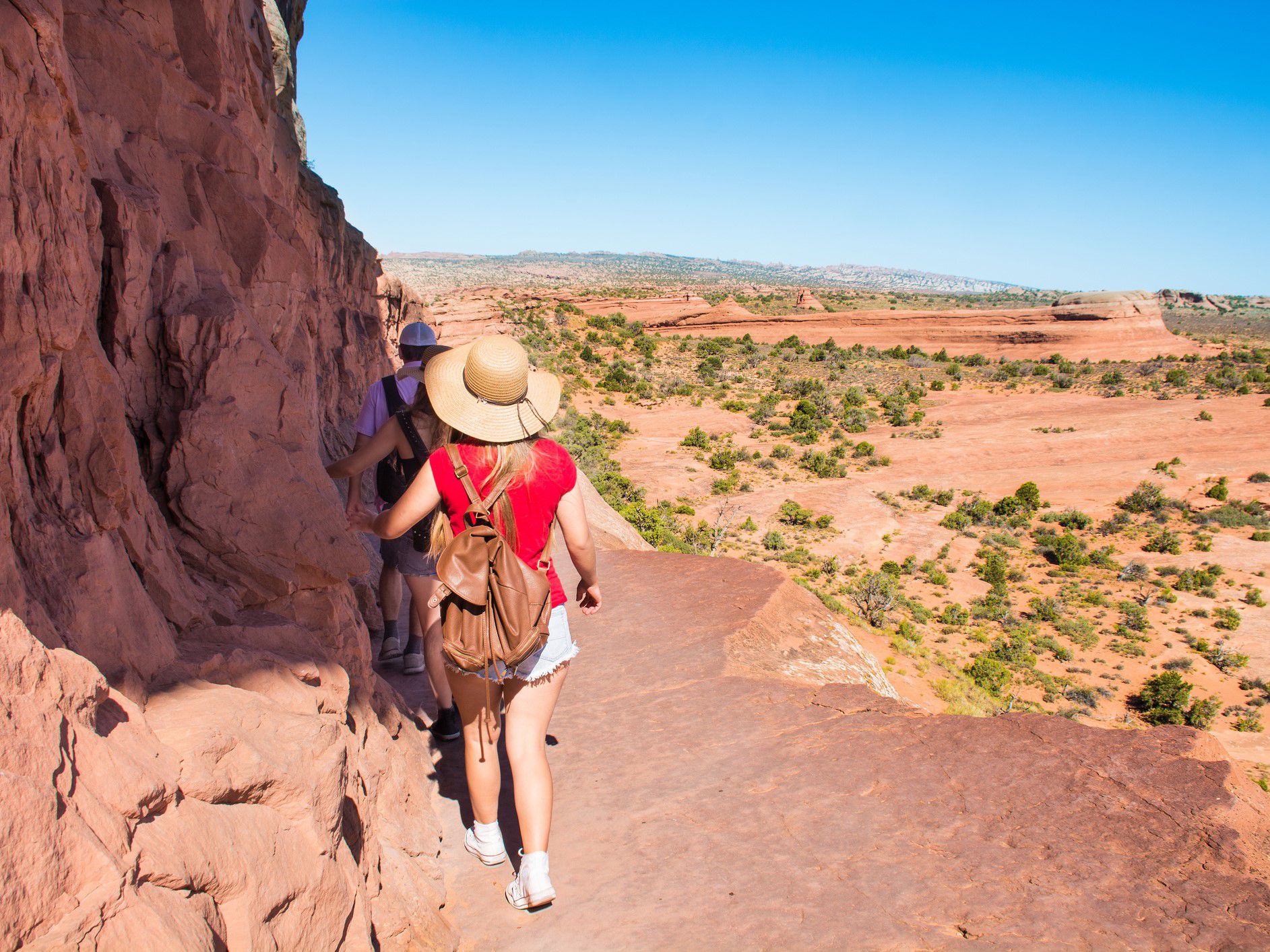 Hiking on Moab Arch trail