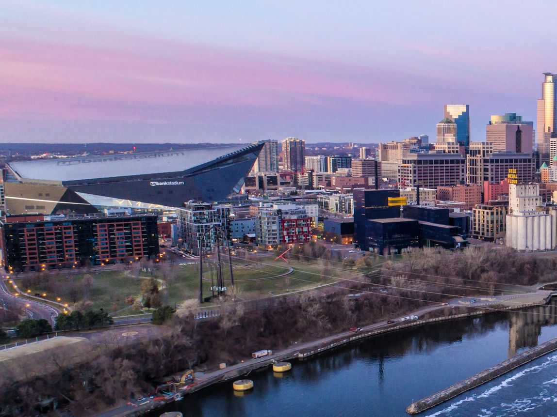 U.S. Bank Stadium and Minneapolis skyline