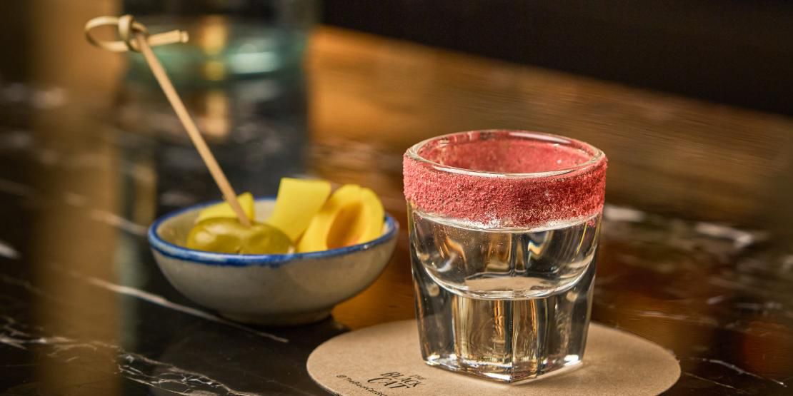 At Sindhorn Midtown Hotel Bangkok, we bring you closer to Bangkok's soul with a few rituals.
Every day from 5 pm - 6 pm, kickstart your evening at The Black Cat whiskey bar for a unique ‘Lao Khao' shot, while children will be able to dial the Popsicle Emergency Line located on the 2nd floor from 6 am to 6 pm for free icy treats!