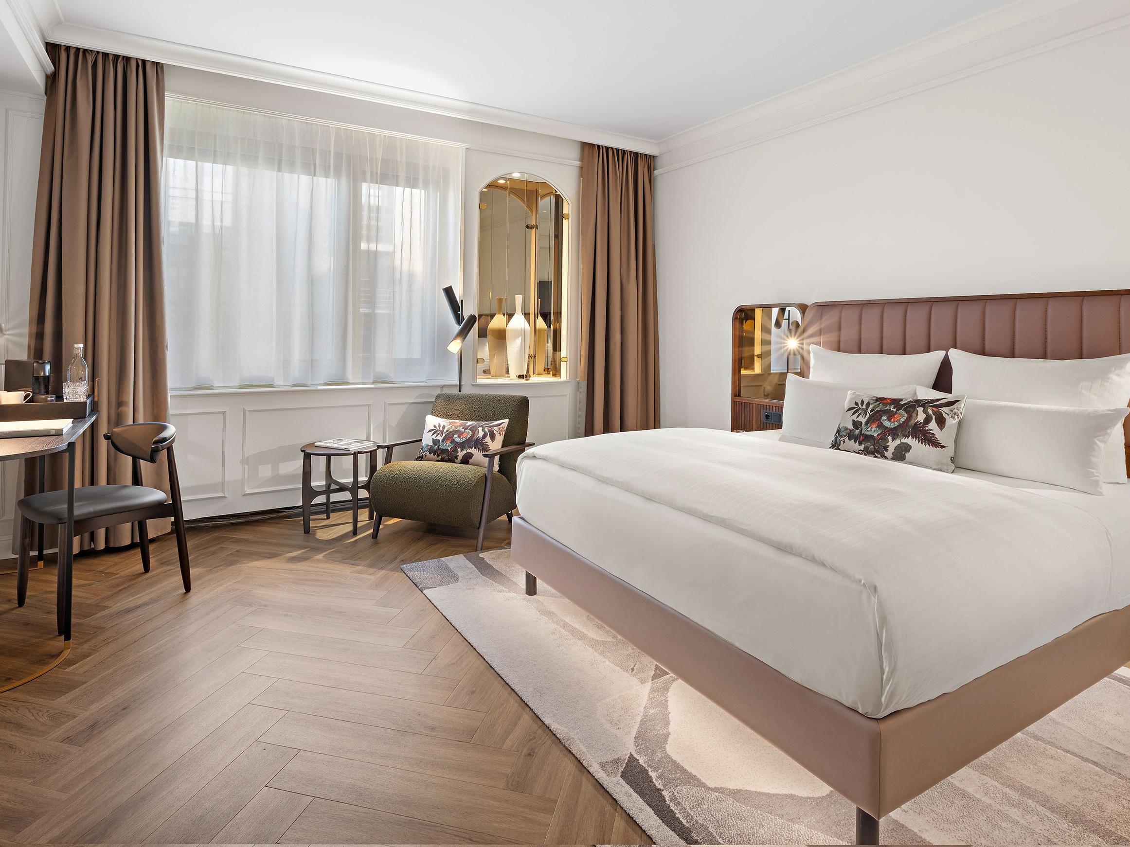 Relax in our beautifully designed freshly renovated rooms and suites. Each space is thoughtfully appointed with modern comforts, elegant décor, and stunning views of Berlin, offering a tranquil retreat in the heart of the city.