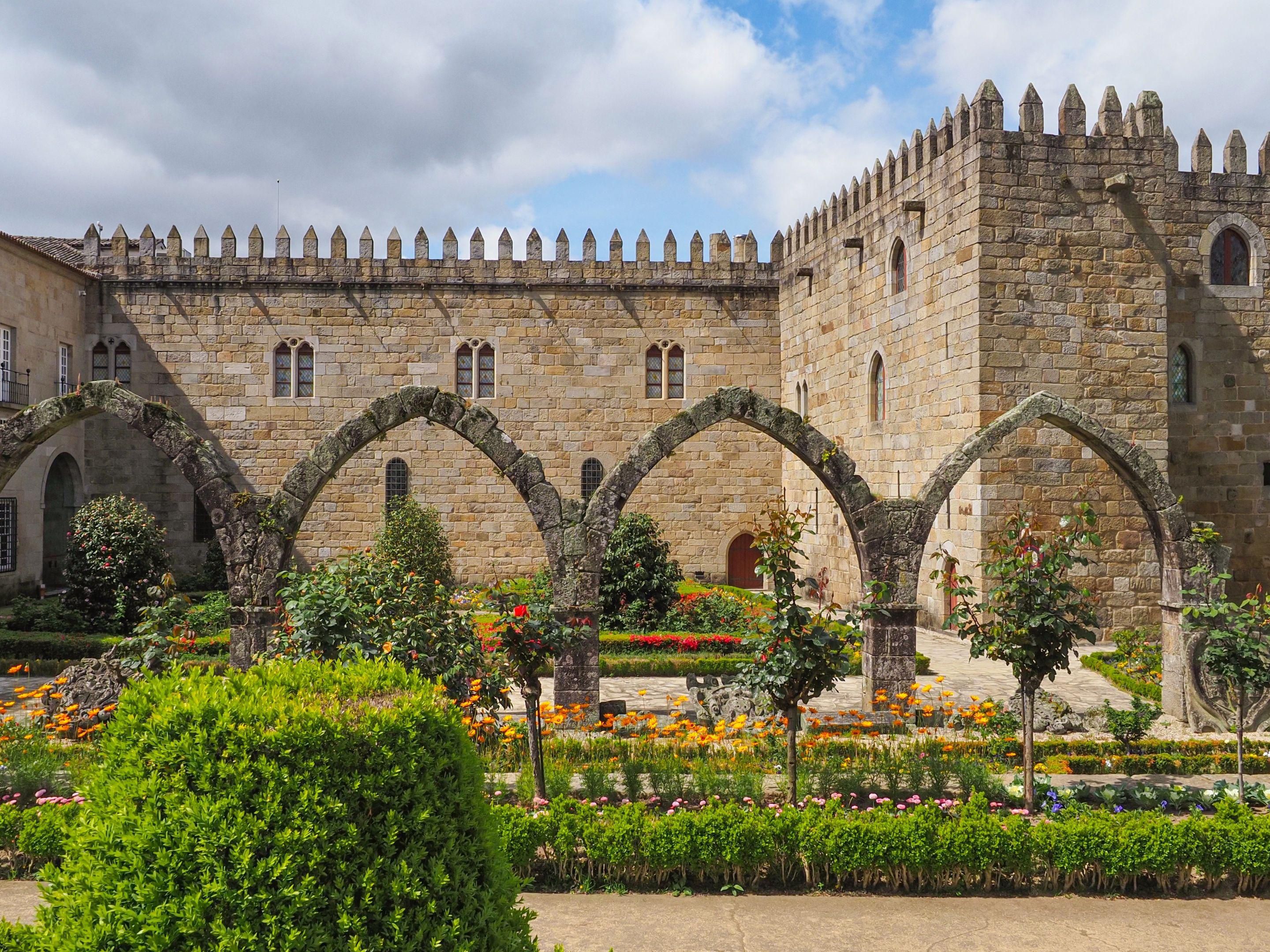 Santa Bárbara Garden, a quiet corner in bloom
