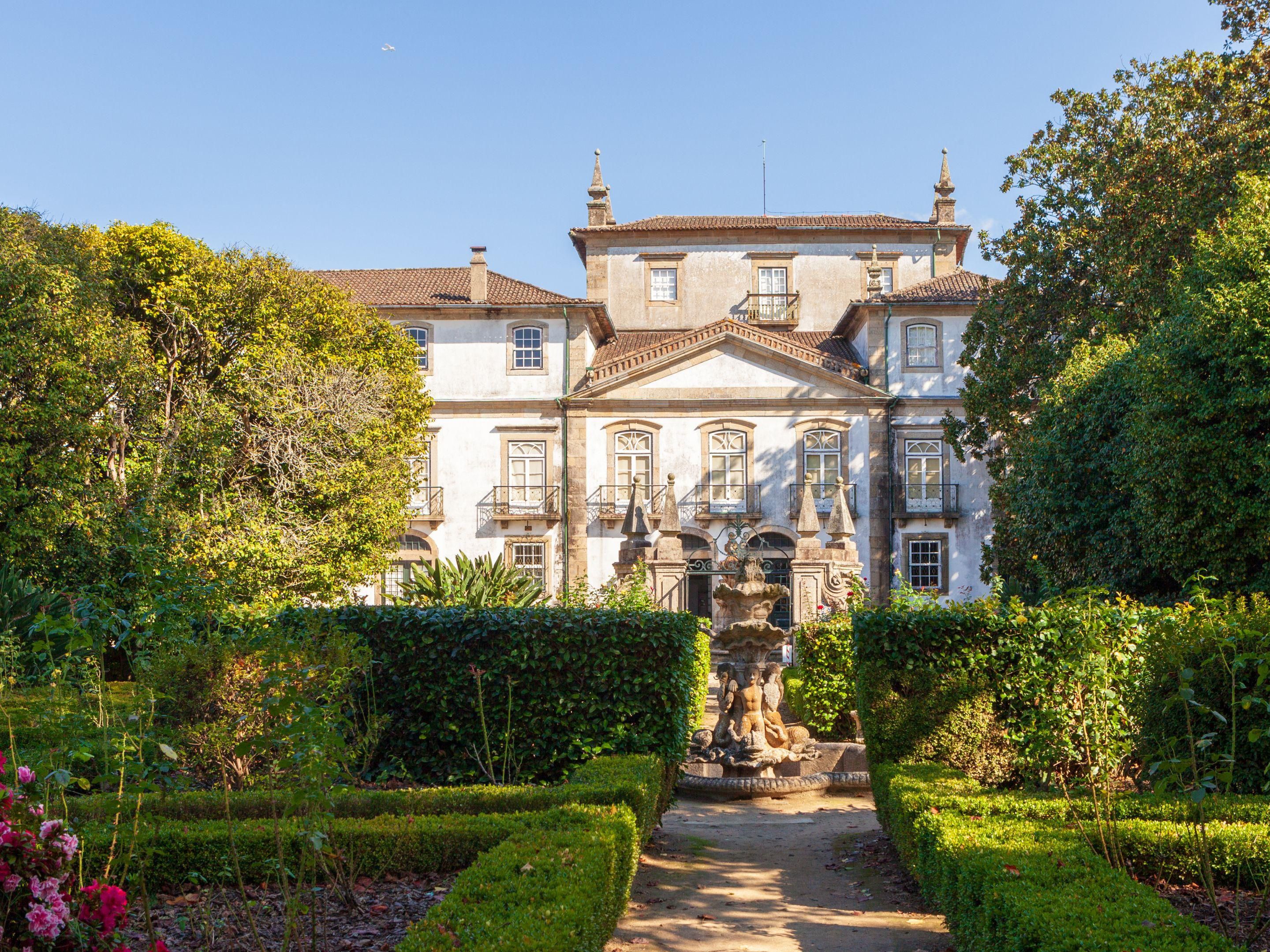A garden of stillness at Biscainhos Museum