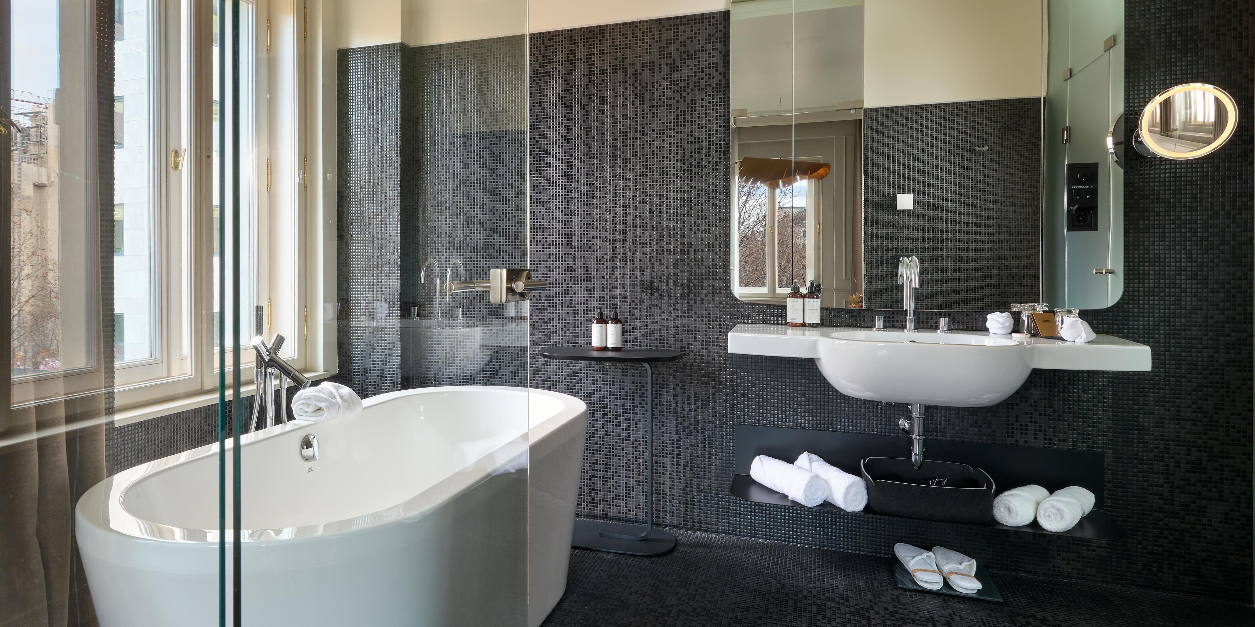 Suite bathroom