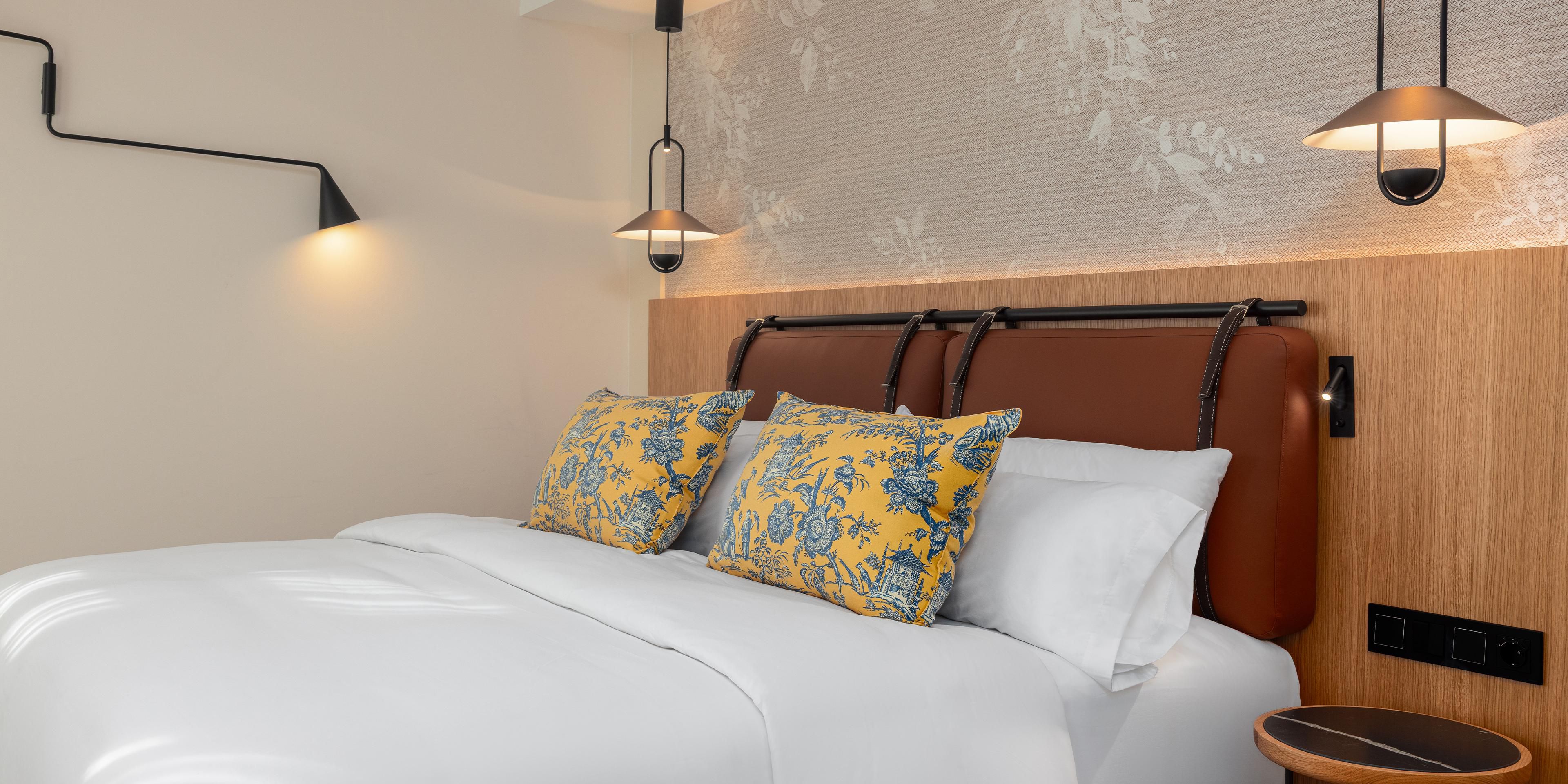 Bed and wall design in the bedroom