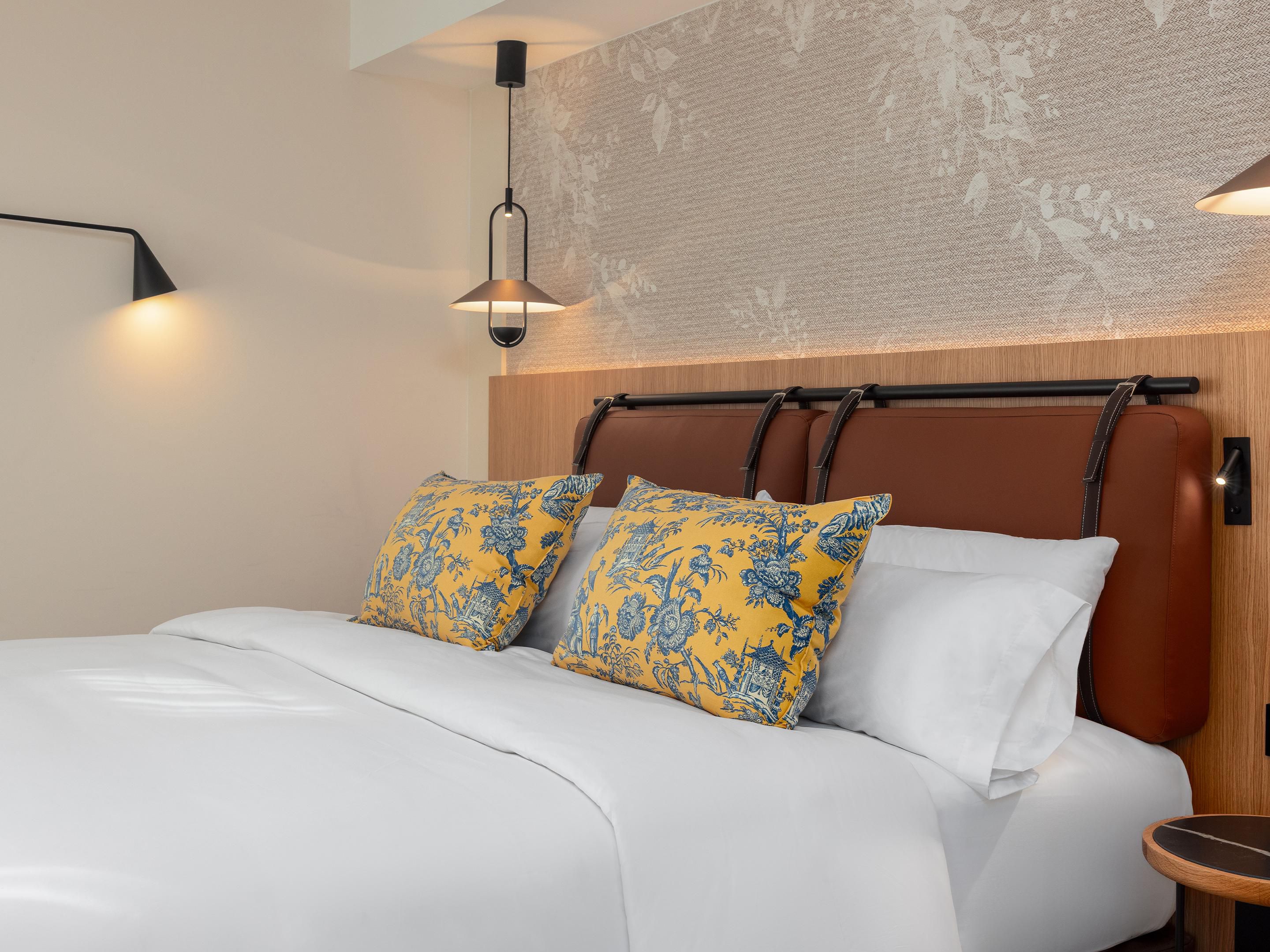 Bed and wall design in the bedroom