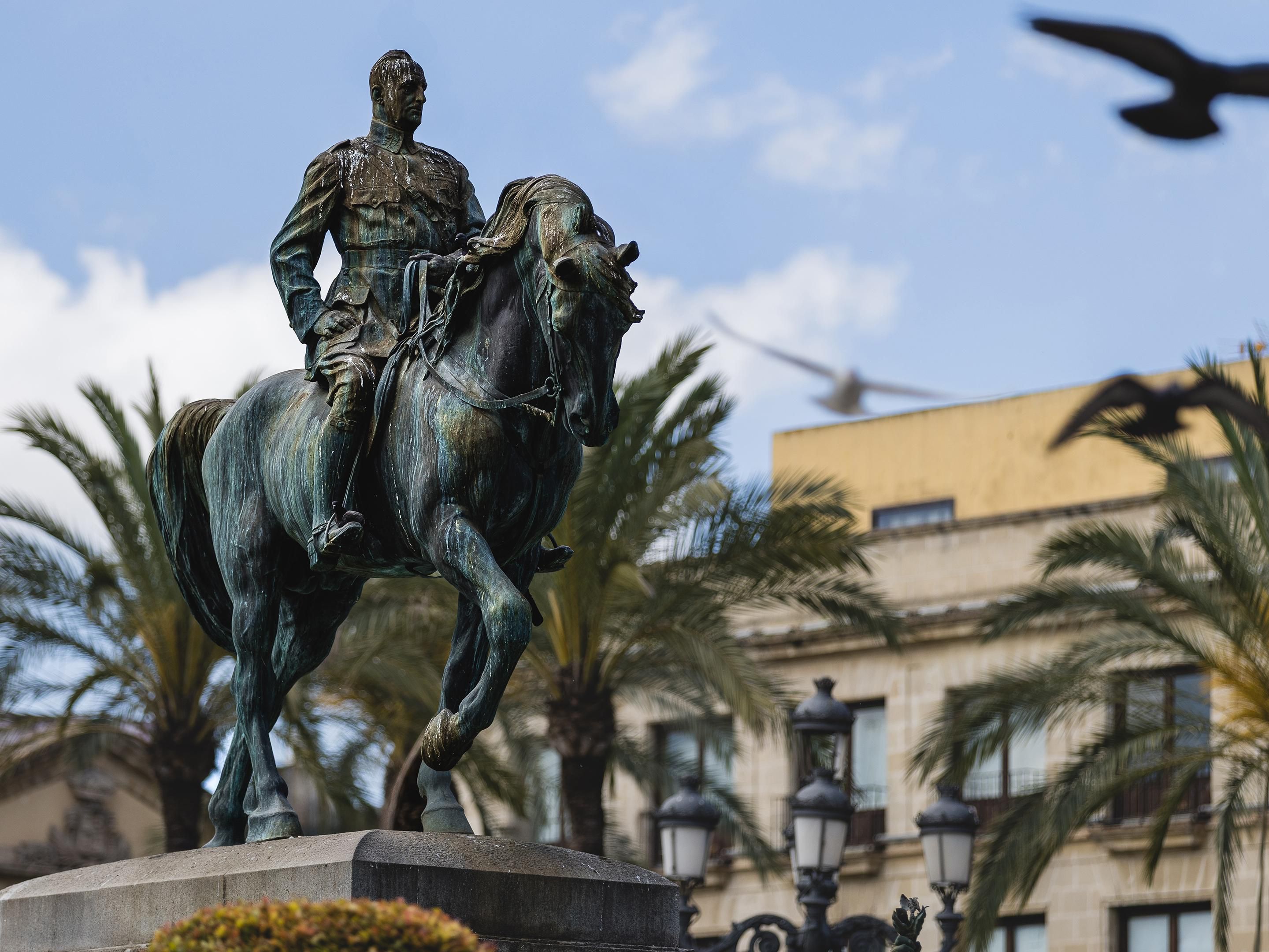 View of the sculpture in the Arenal square
