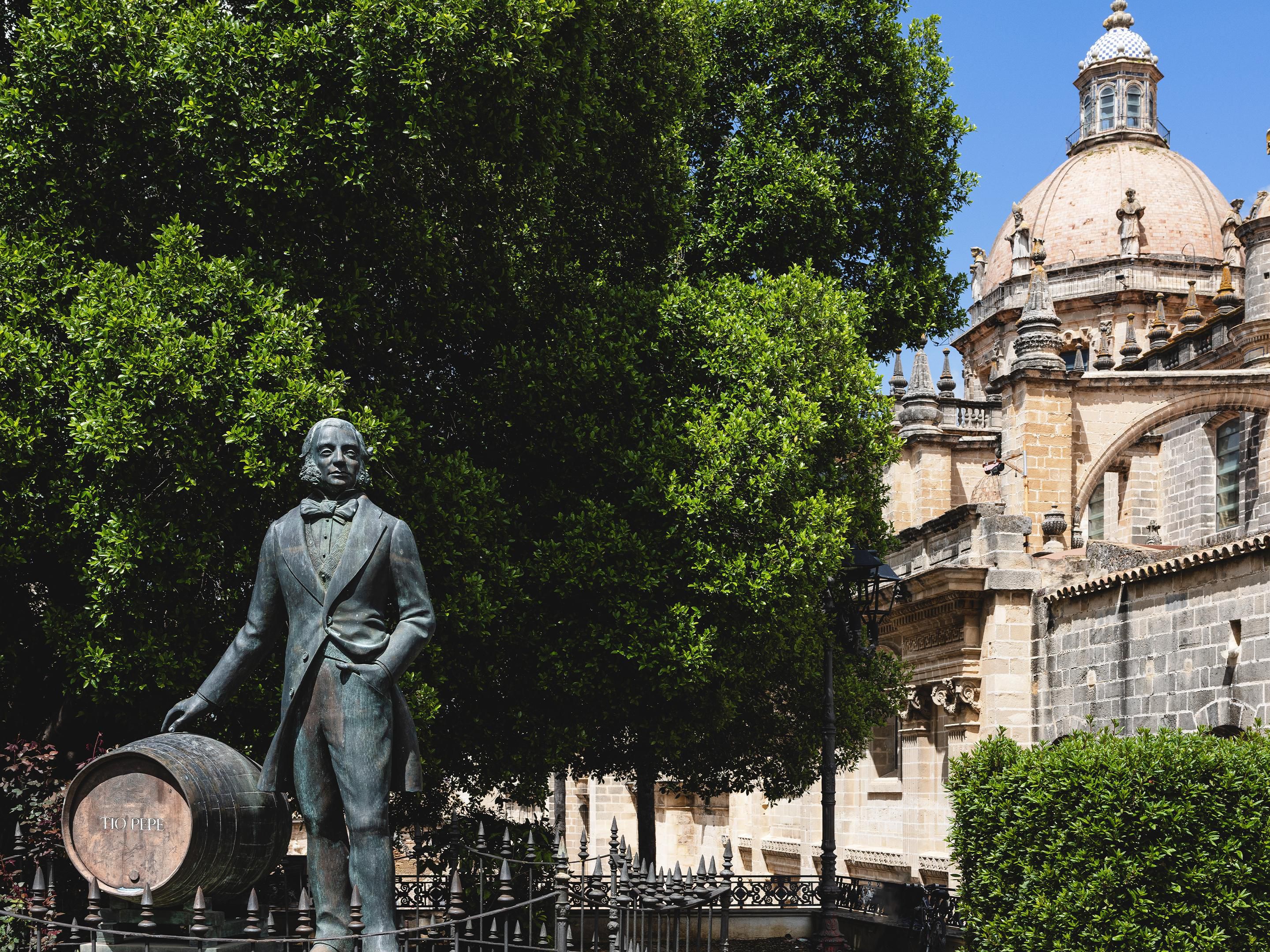 Monument to Manuel María González Ángel