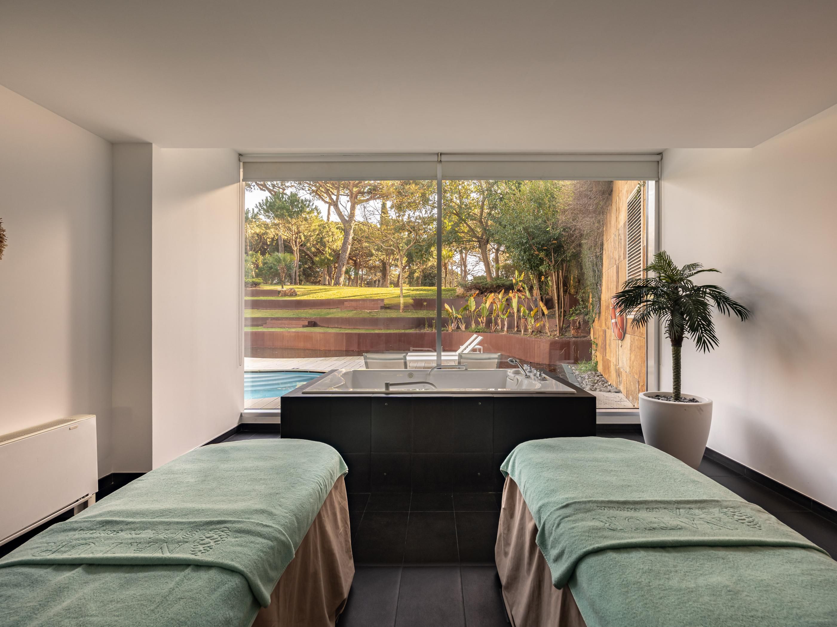 Enjoy our hydromassage bathtub for couples