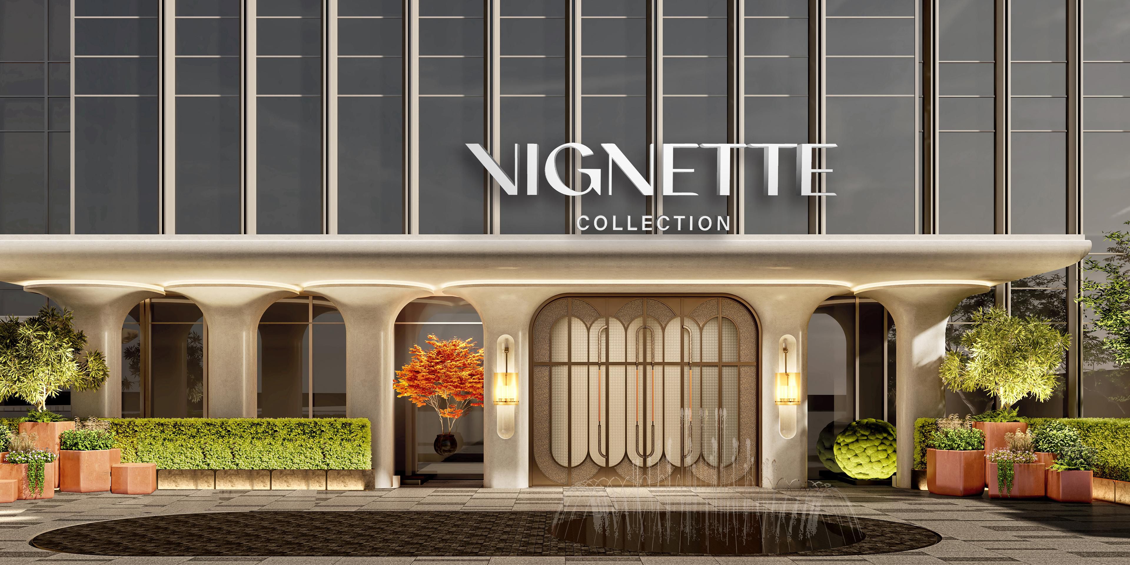 The hotel’s design is inspired by Chongqing’s rich bridge culture and the powerful meeting of two rivers. It reflects the strength and beauty of arch bridges and the graceful flow of water, creating a cohesive design language throughout the building.