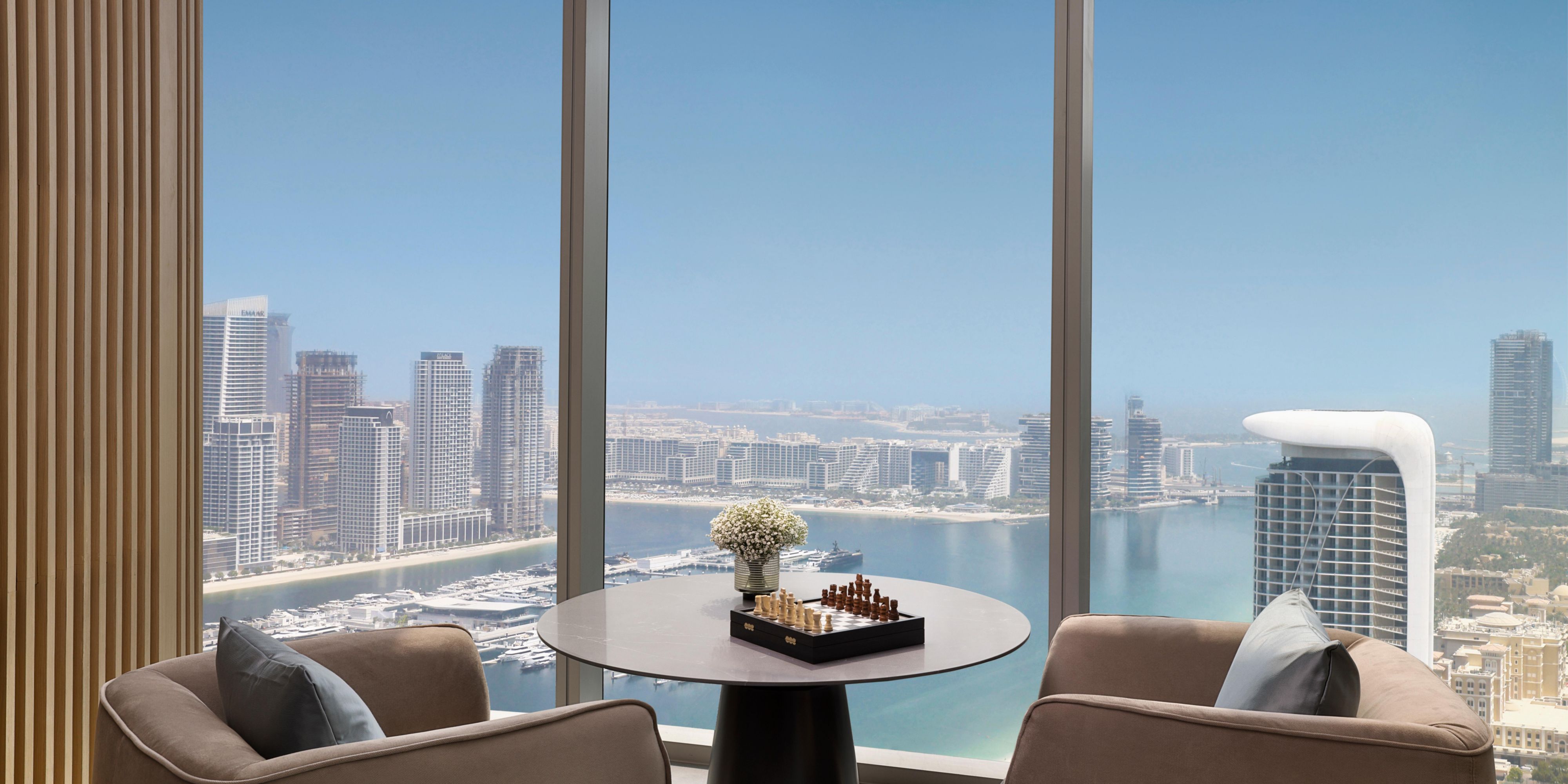 Suite Living Room with view of the city