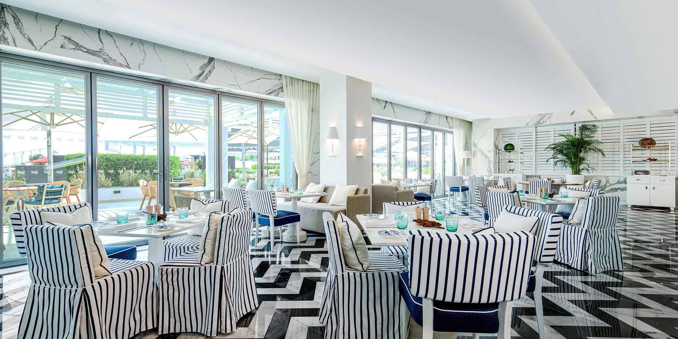 With mouthwatering international cuisine inspired by local dishes and ingredients, Envy offers an elevated dining experience unlike any other. Marvel at panoramic ocean views and a refreshing breeze on the balcony as you delight in Middle Eastern flavors. And don’t miss our Saturday Bruncholoplis, featuring kids activities and family pool access.