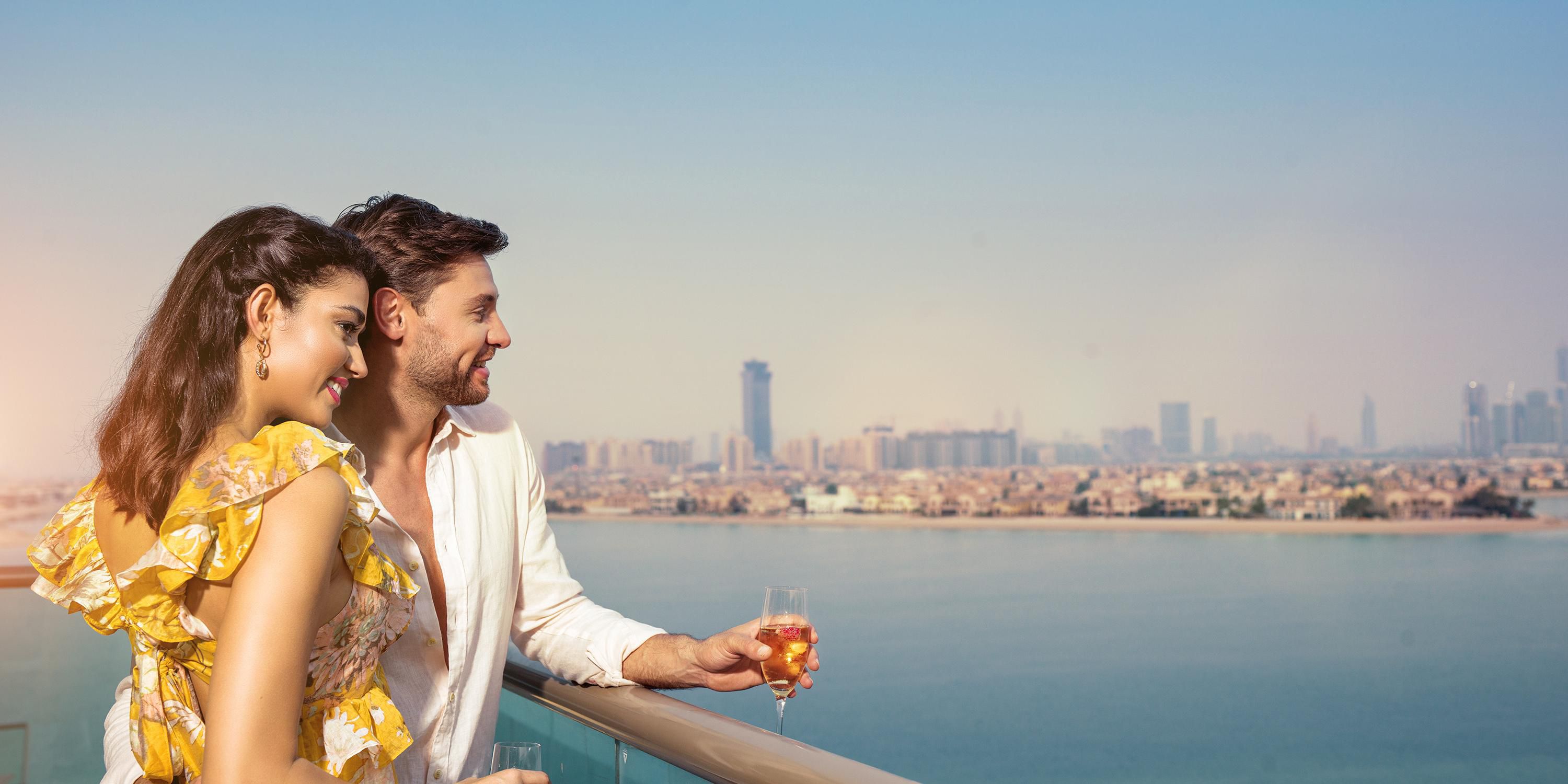 يتمتع جميع الضيوف جناح إنفينيتي بـدخول حصري إلى السطح اللامتناهي مع امتيازات مخصصة مصممة خصيصًا للمعيشة المرتفعة من خدمة الخادم الشخصي إلى الإفطار اليومي في الغرفة الذي يتم تقديمه على شرفتك. يحتوي الطابق اللامتناهي على 3 أجنحة إنفينيتي ذات طابع خاص! The Pulse Suite و Content Creator Suite و The GAMING Suite!
