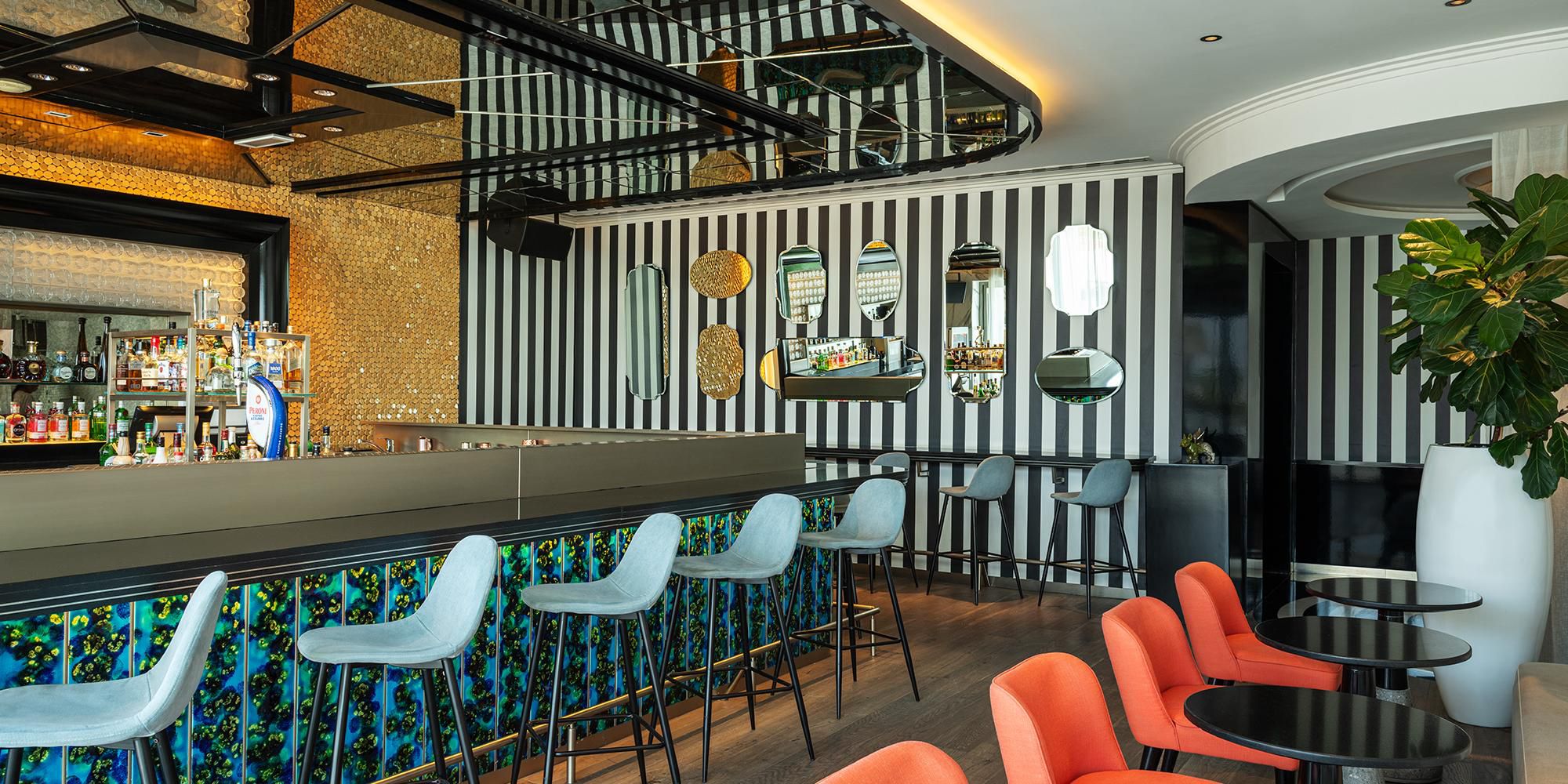 The Th8 Palm mocktail ritual is a daily delight at Envy Bar from 7 to 8 p.m. where guests immerse themselves in a tropical oasis, as talented mixologist craft refreshing palm-themed mocktails. Stop by this refreshing ritual each day for a new drink.