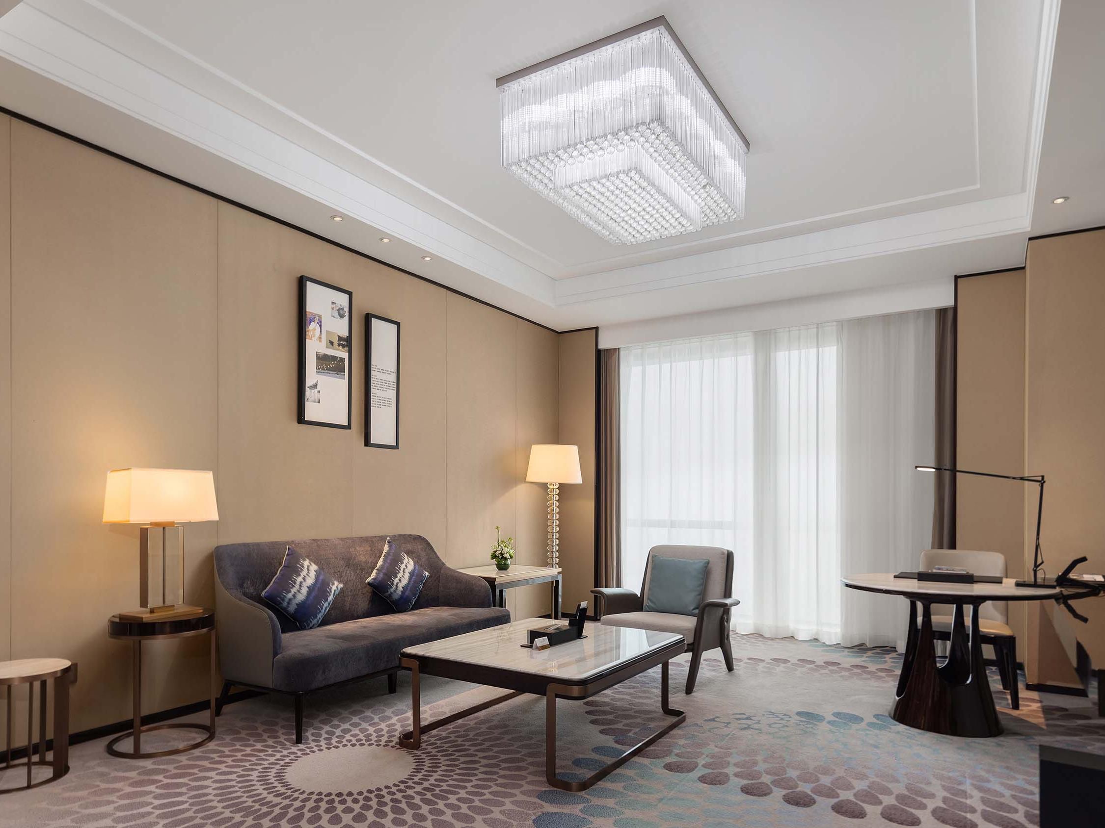 Suit Dining Area