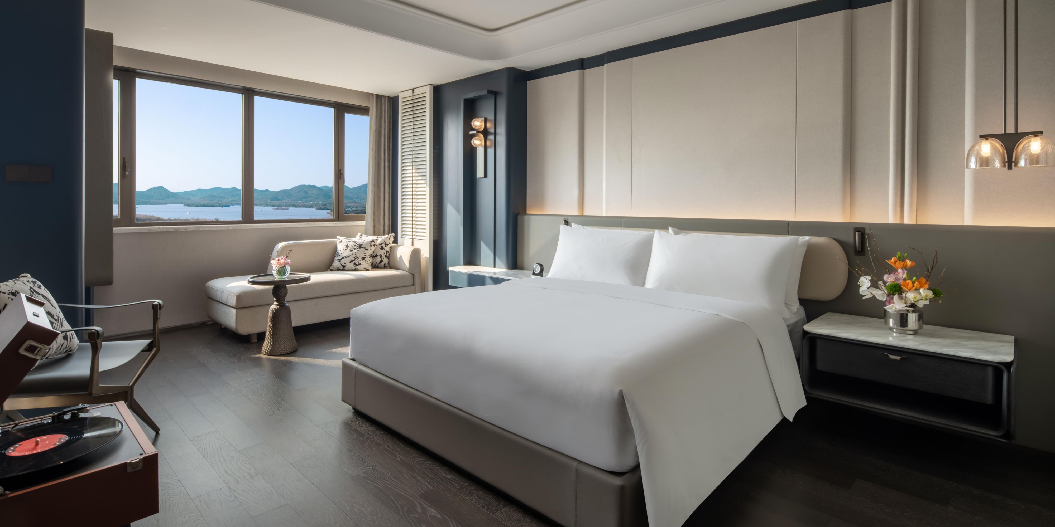 1 King Grand Lake View