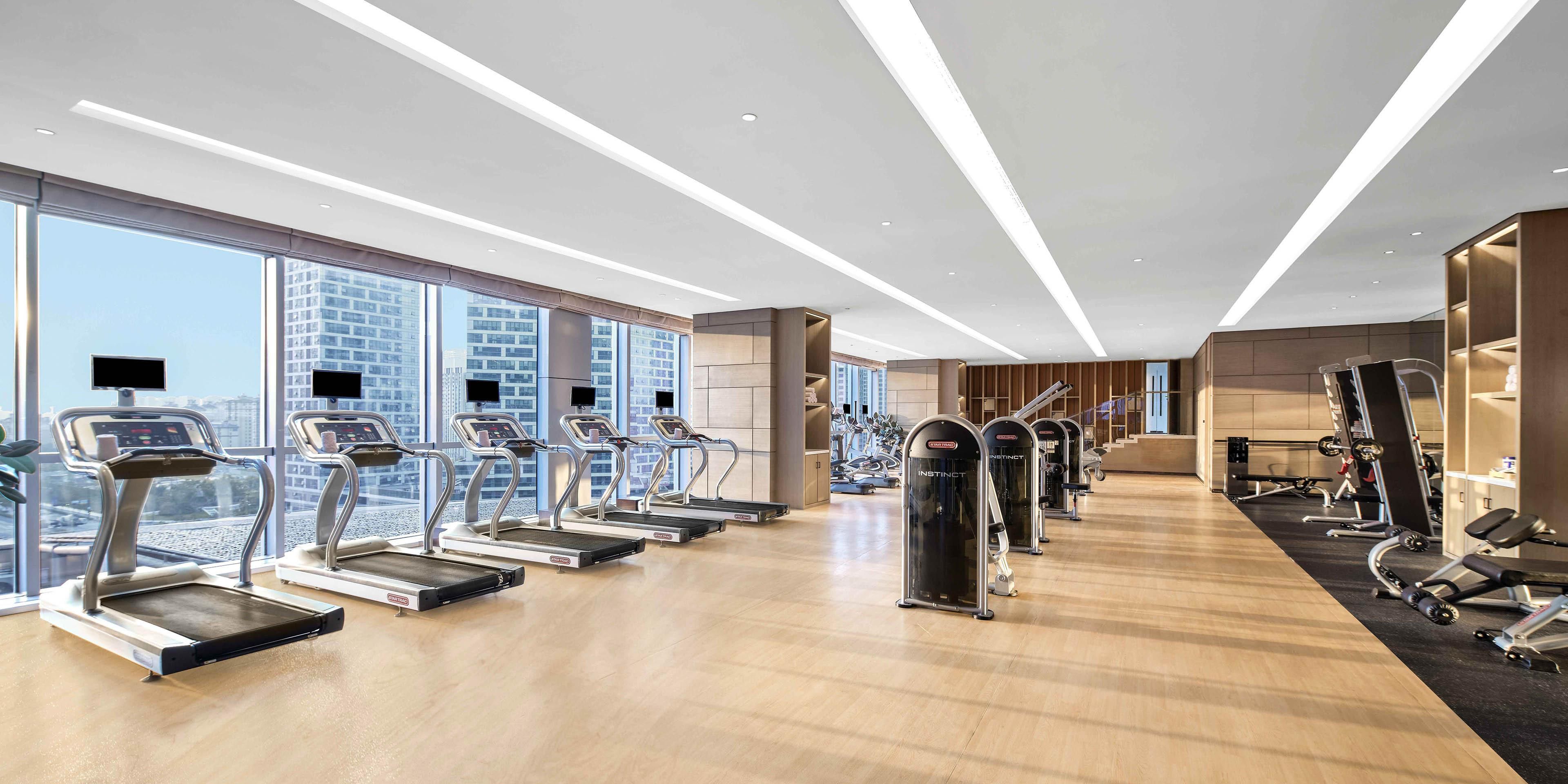 24-hour gym with professional equipment. Heated indoor pool with city views. Complimentary access to all fitness and pool facilities for guests. An urban space for your wellness moments.