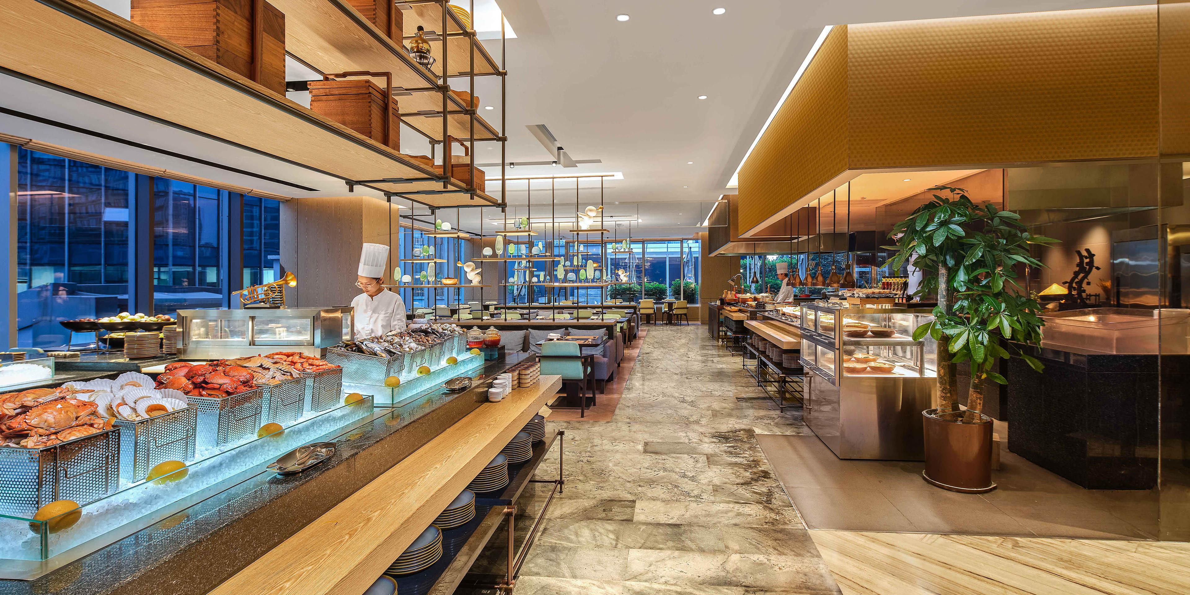 Begin your day with curated morning rituals at our all-day dining restaurant. Our chefs craft seasonal specialties using locally-sourced ingredients, from eggs Benedict to Hangzhou-style noodles. Enjoy fresh juices, artisanal breads and specialty coffee in our sunlit space - a thoughtful start to your distinctive day.