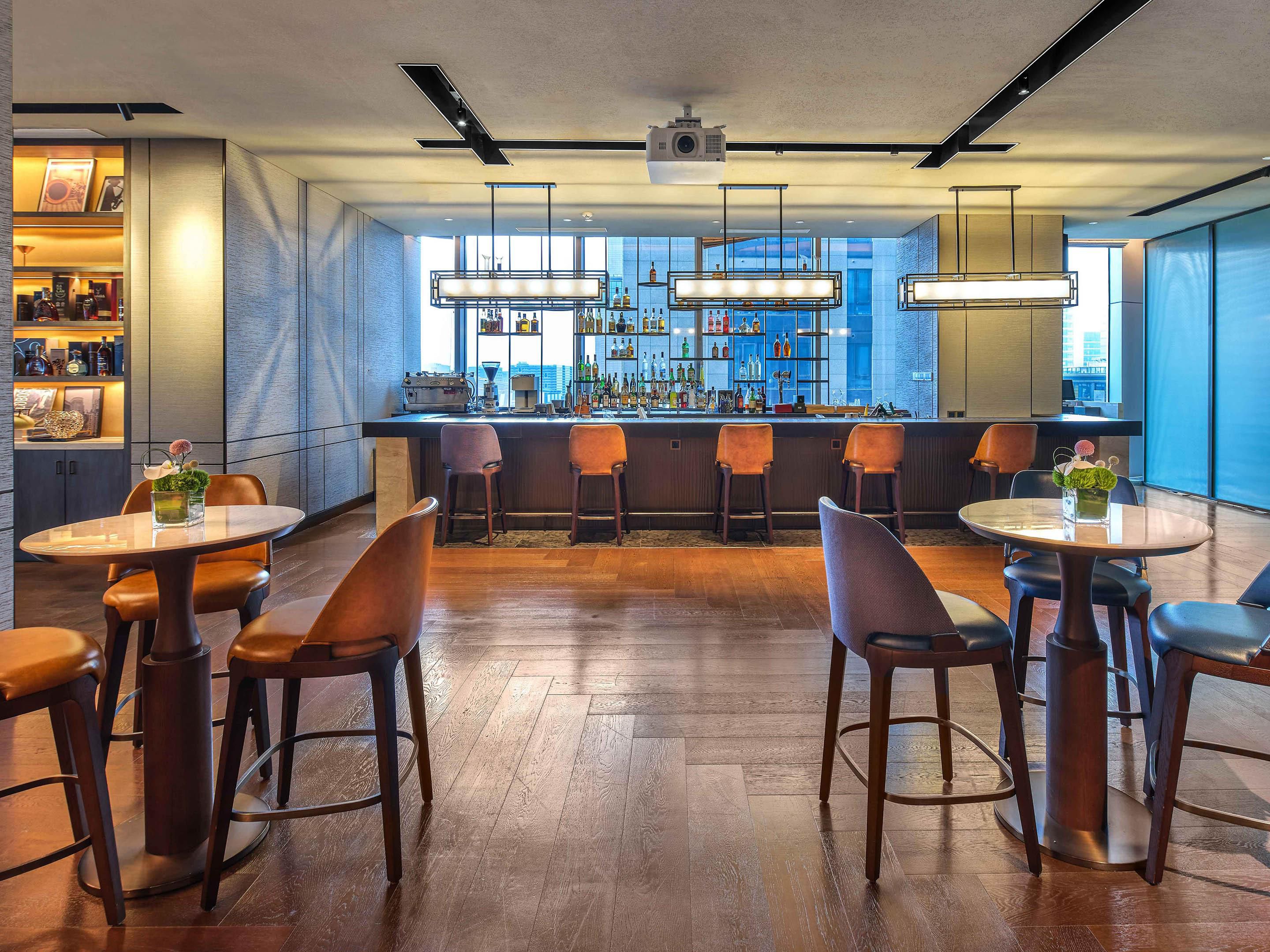 Bar and Lounge