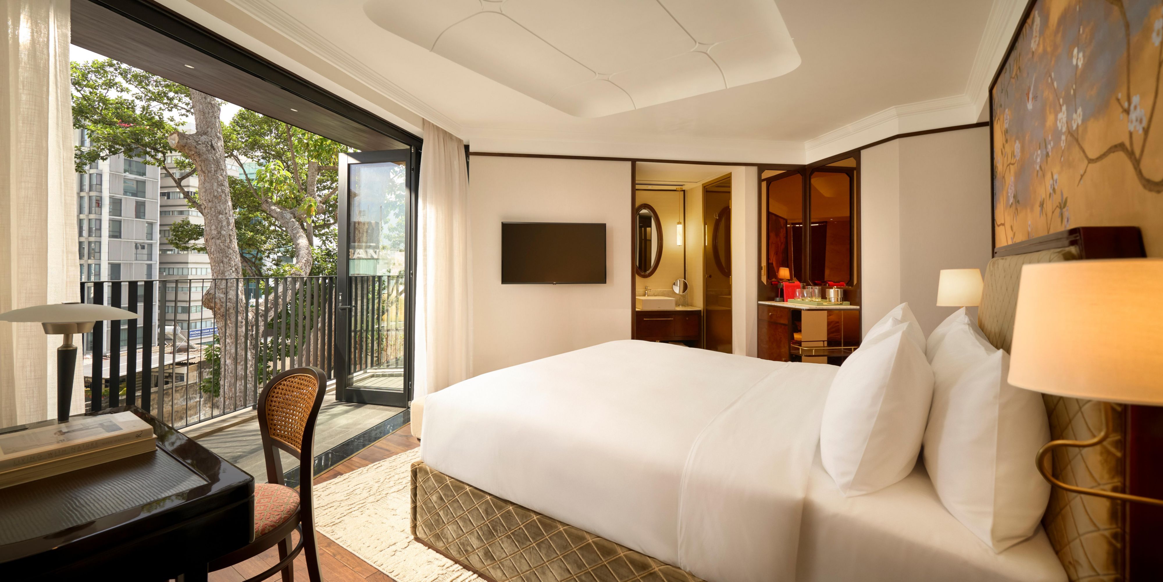 In the lively heart of Saigon, Rêve Ho Chi Minh City, Vignette Collection by IHG, offers a unique escape. Each stay is a quiet pause from the city’s rhythm, where subtle local touches turn every moment into a distinctive, memorable experience.