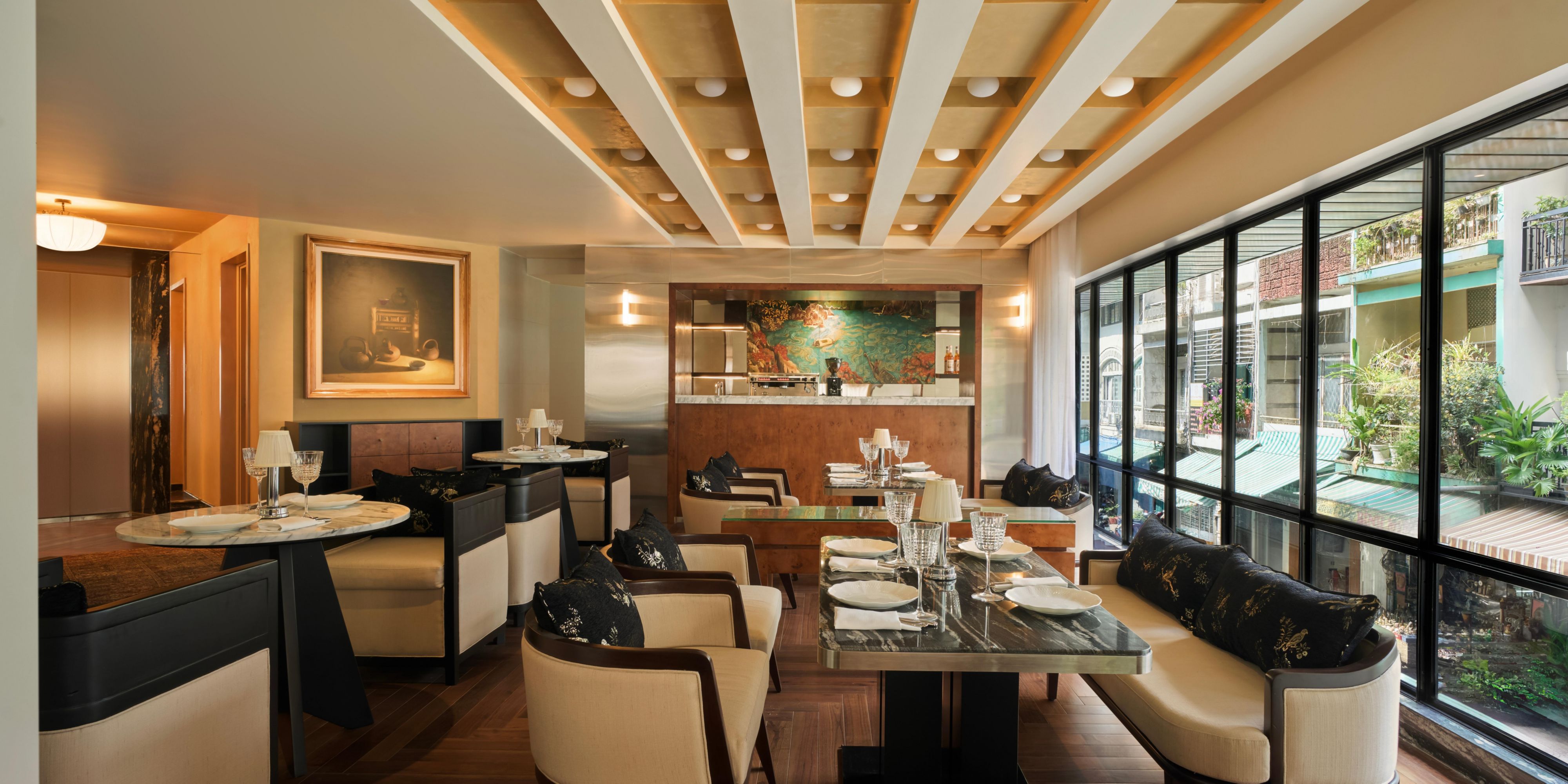 At Rêve Ho Chi Minh City, Vignette Collection by IHG, every meal is a celebration of Saigon’s flavours. House of Kiều serves refined international and Vietnamese classics all day, while Kieu Parlour offers thoughtfully crafted international dishes.