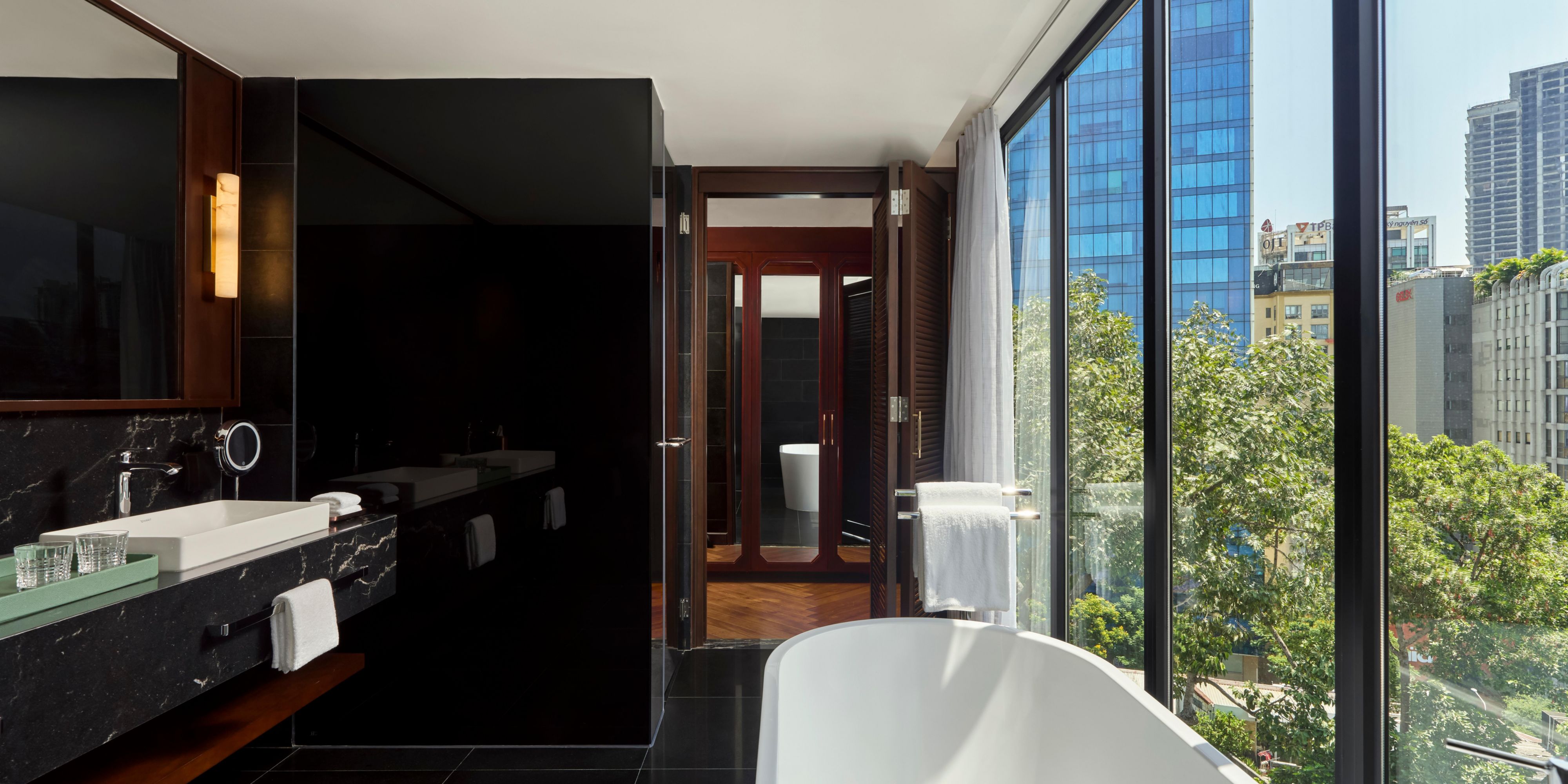 King Suite's bathroom