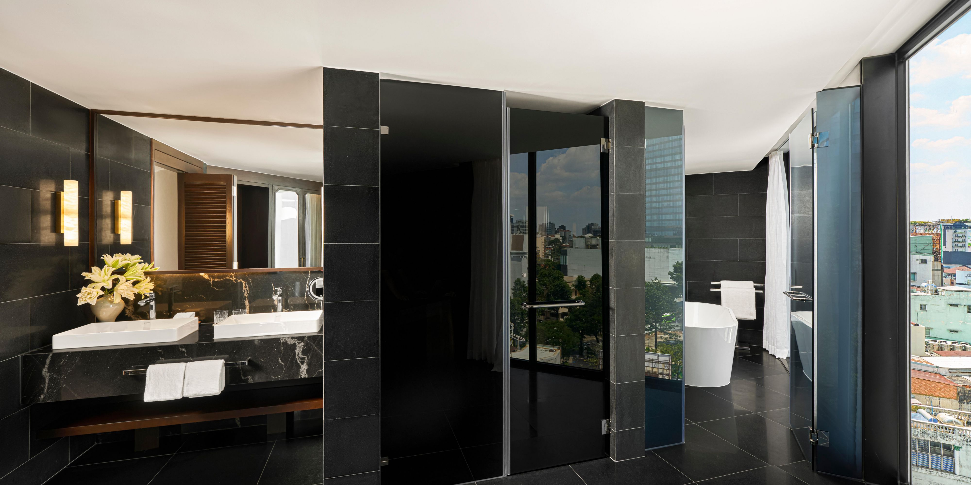 King Suite's bathroom