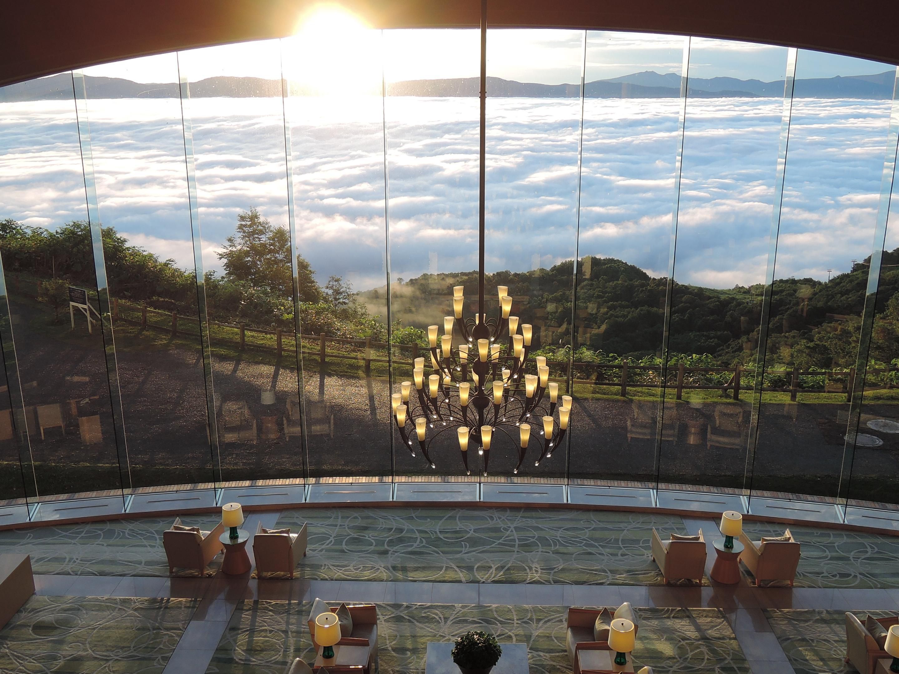 Hotel Lobby, lake side,Sea of Clouds