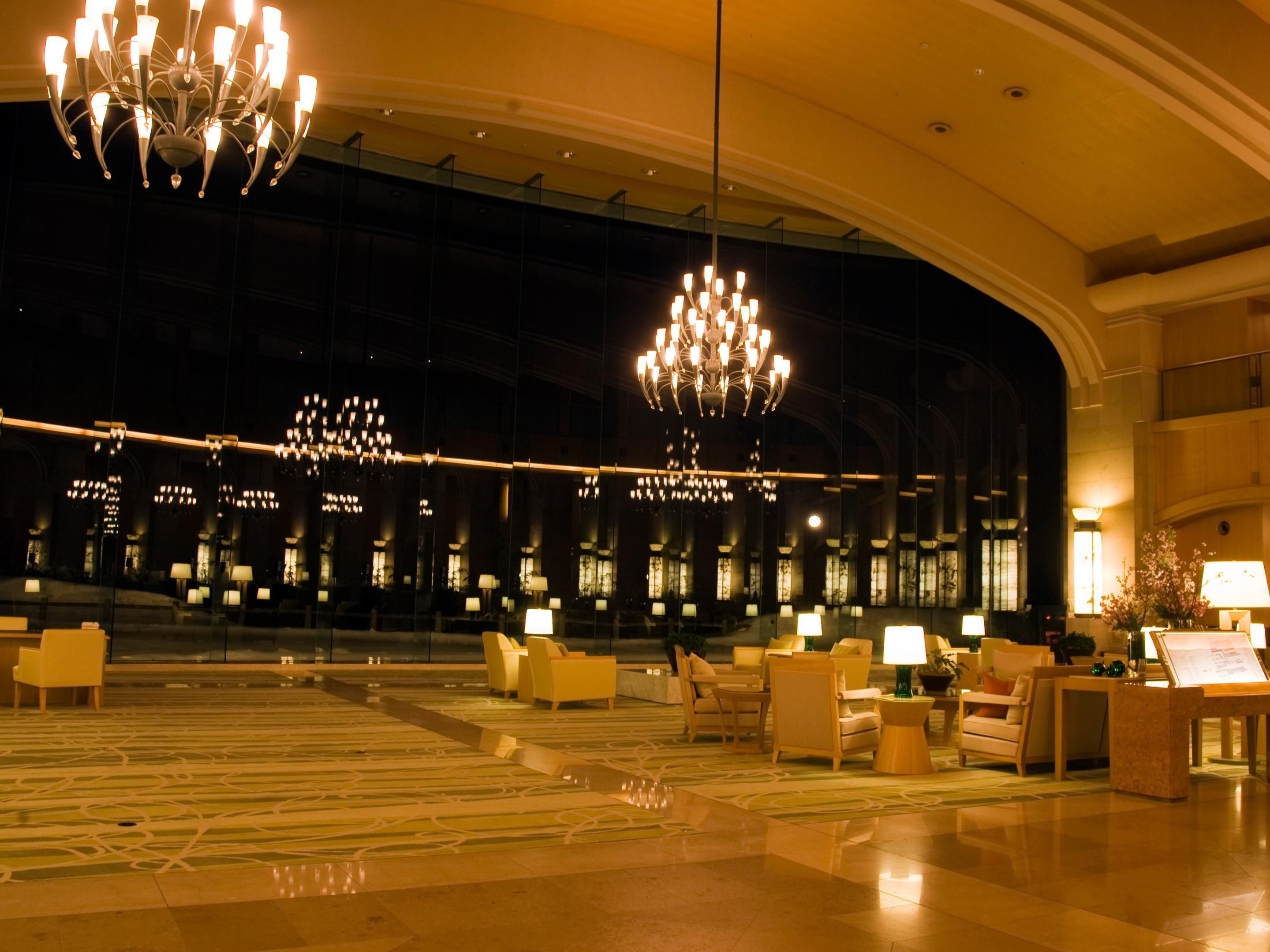 Hotel Lobby, lake side,night
