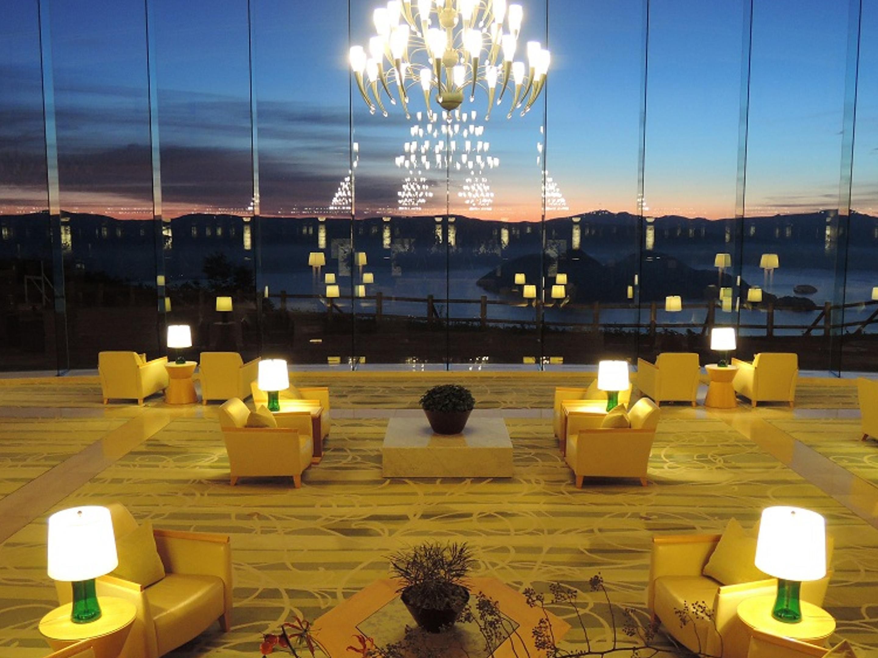 Hotel Lobby, lake side,morning