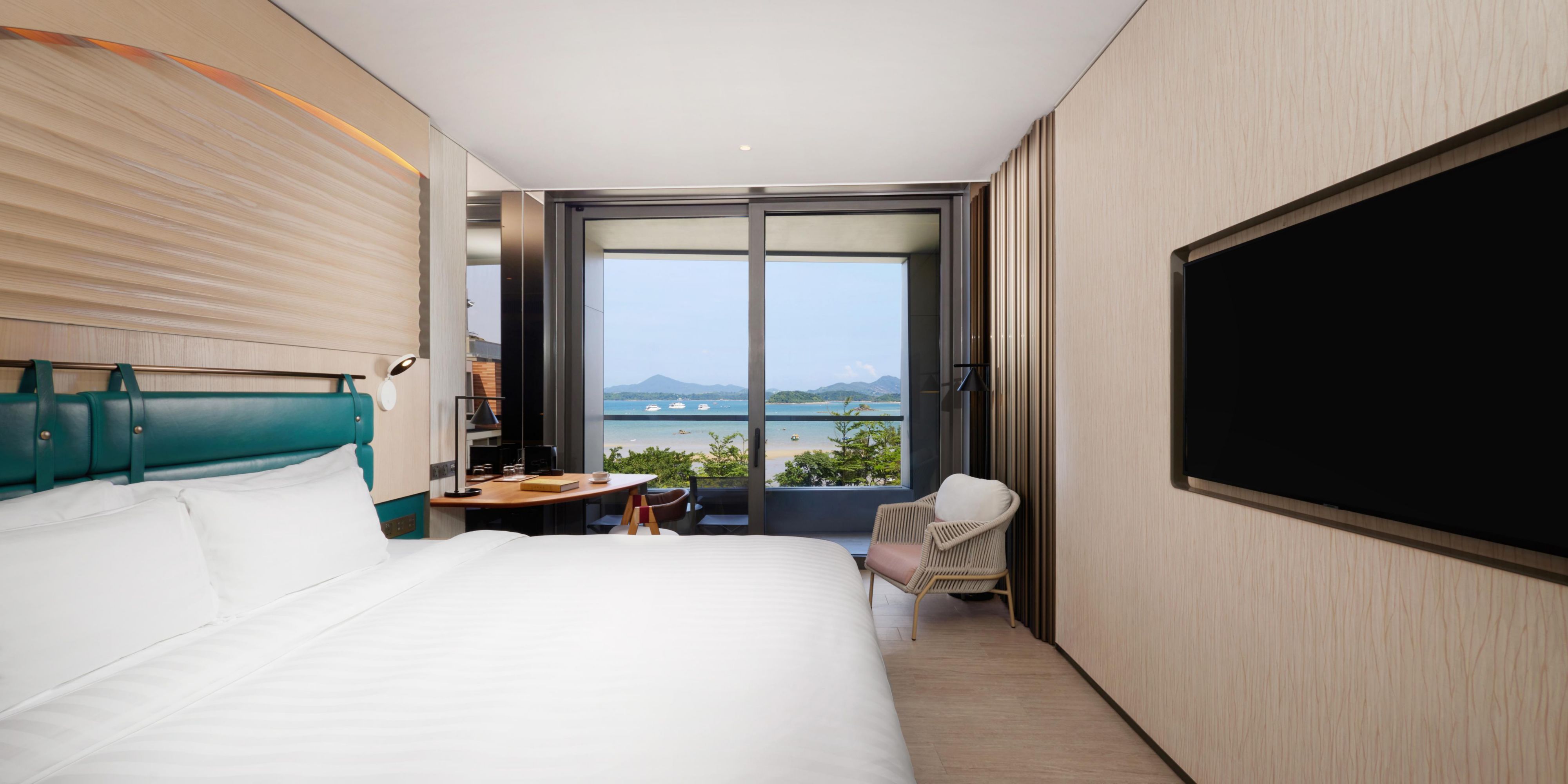 1 King Grand Sea View Balcony Private Rooftop Garden