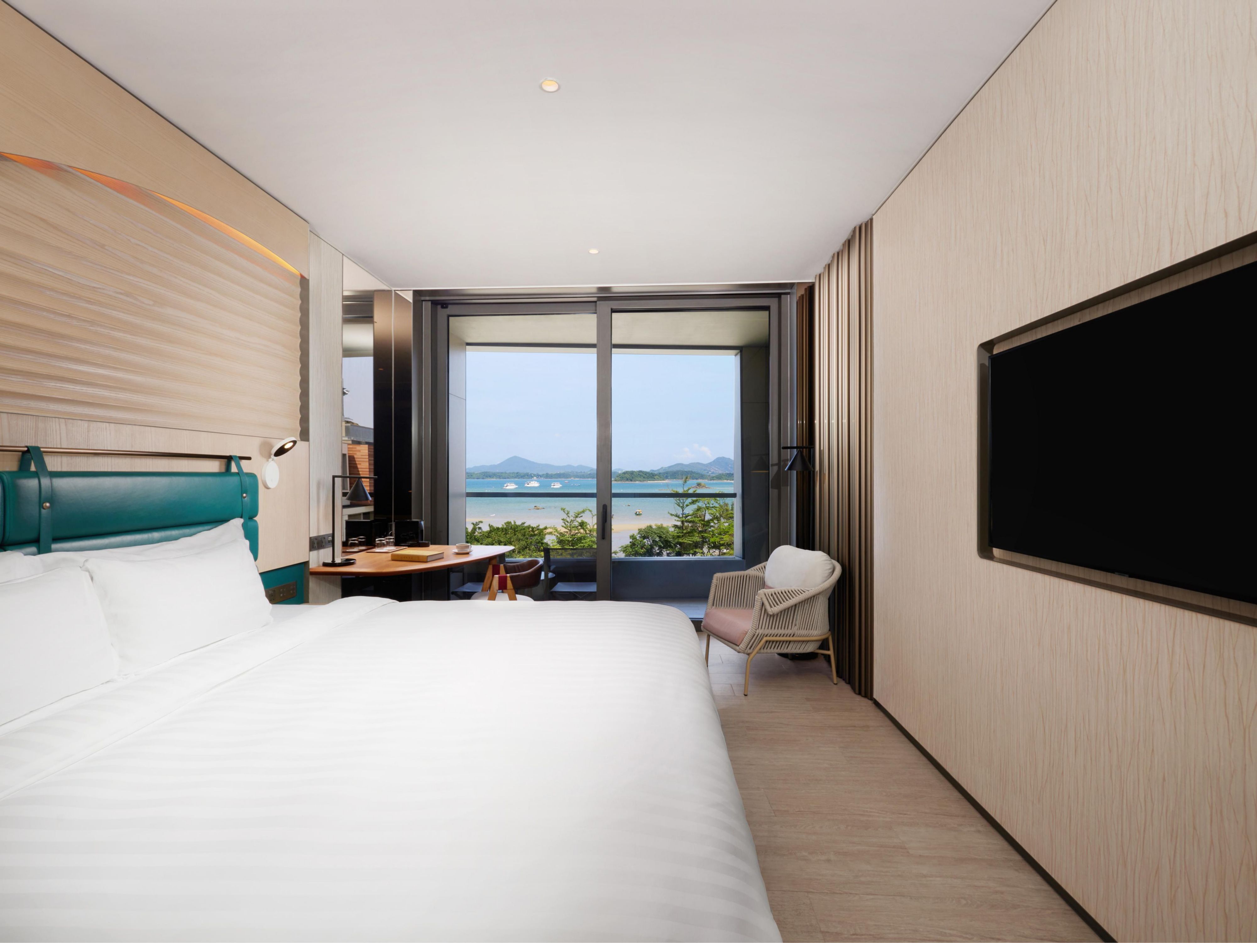 1 King Grand Sea View Balcony Private Rooftop Garden
