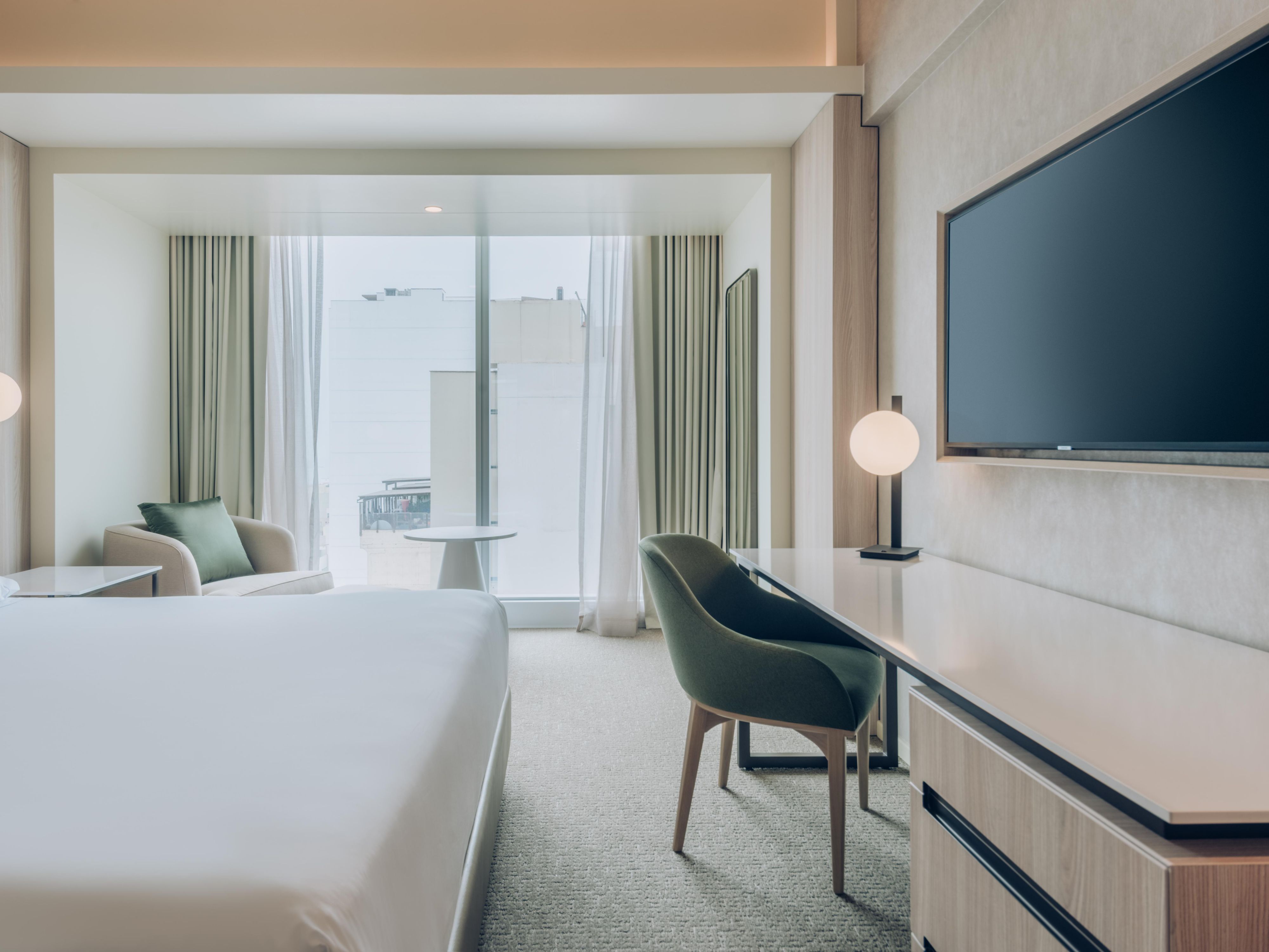 King bed standard with city view