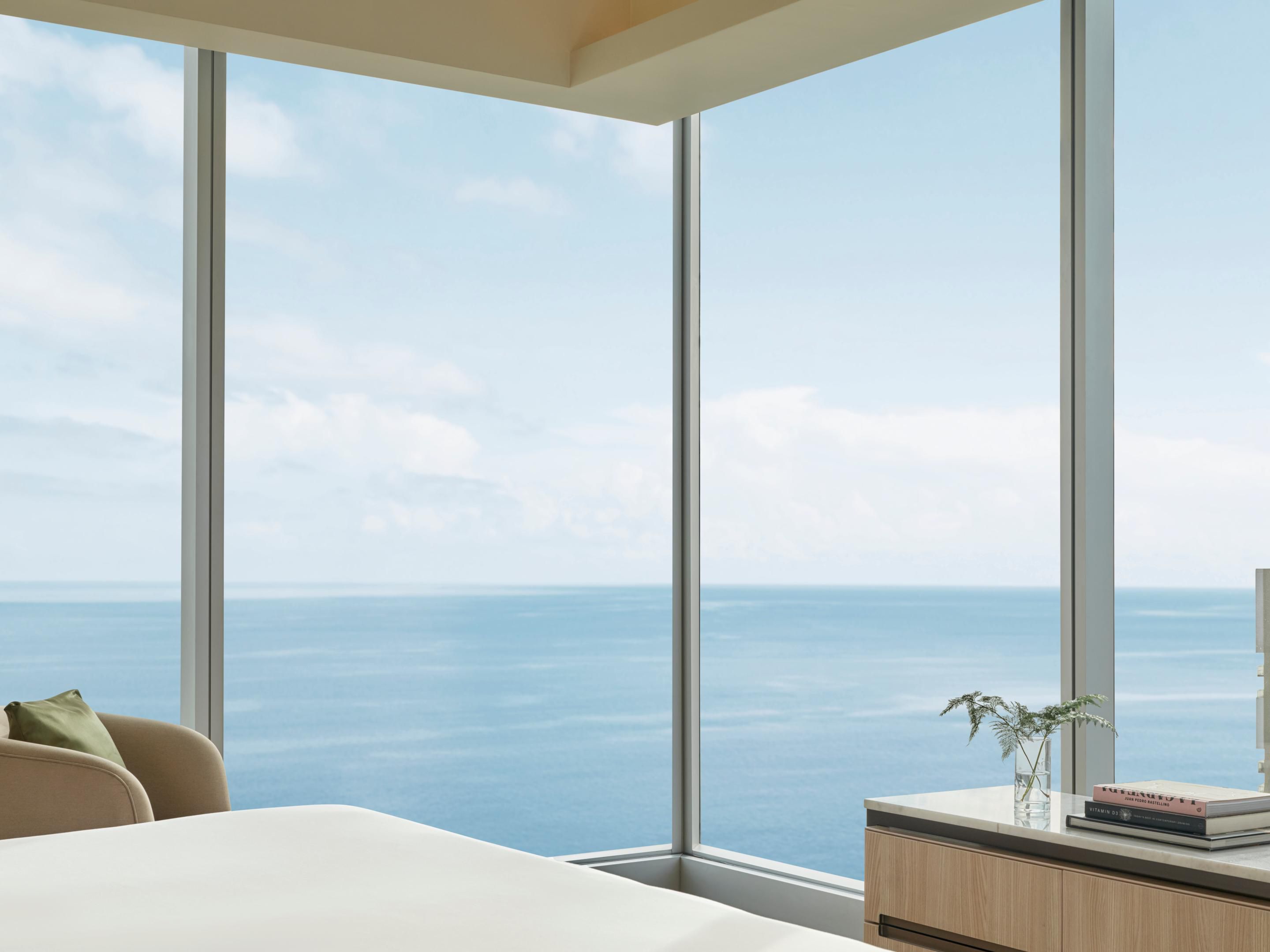 Hotel room with an immaculate view of the ocean