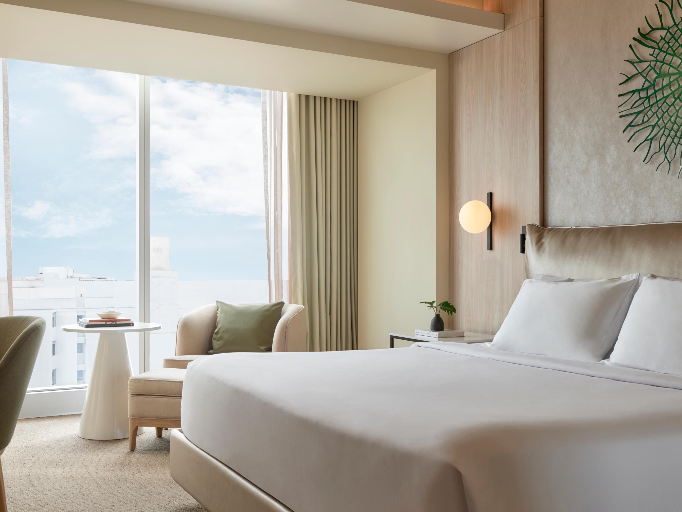 King bed premium city view