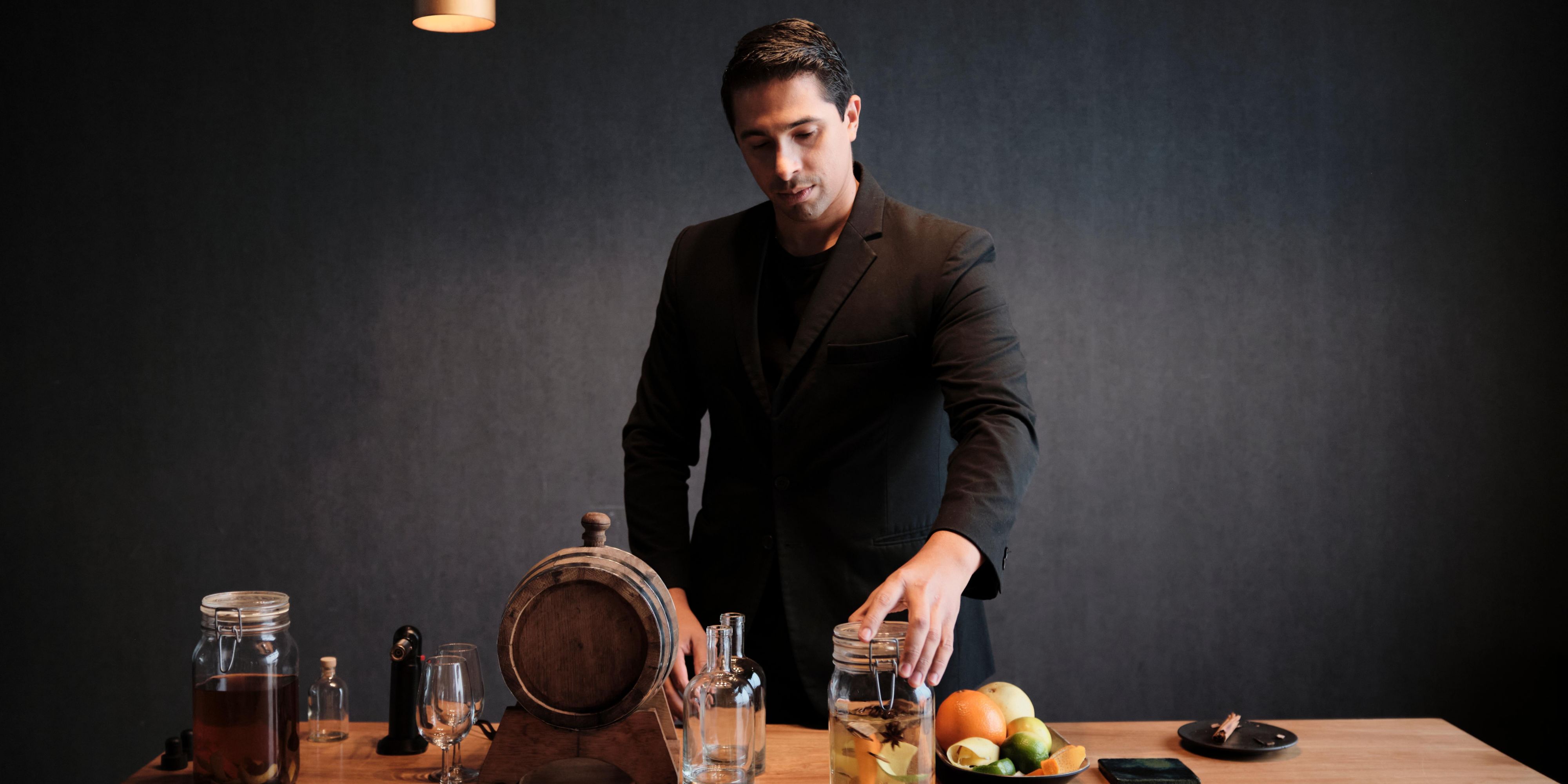 Authentic Peruvian traditions woven into your stay. From sunrise yoga and Pisco tasting at sunset to sensory experiences and cultural moments, immerse yourself in wellness, connection, and transformation in the heart of Lima.