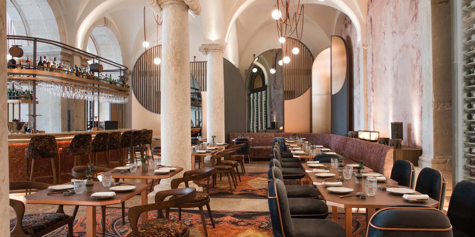 Set in the original chapter house, the noblest room in the convent, Capítulo is where travellers and locals meet to experience traditional Portuguese flavours. Enjoy an awe-inspiring dining experience, featuring Chef Vítor Sobral's signature creations and paired with a selection of Portugal’s finest wines.