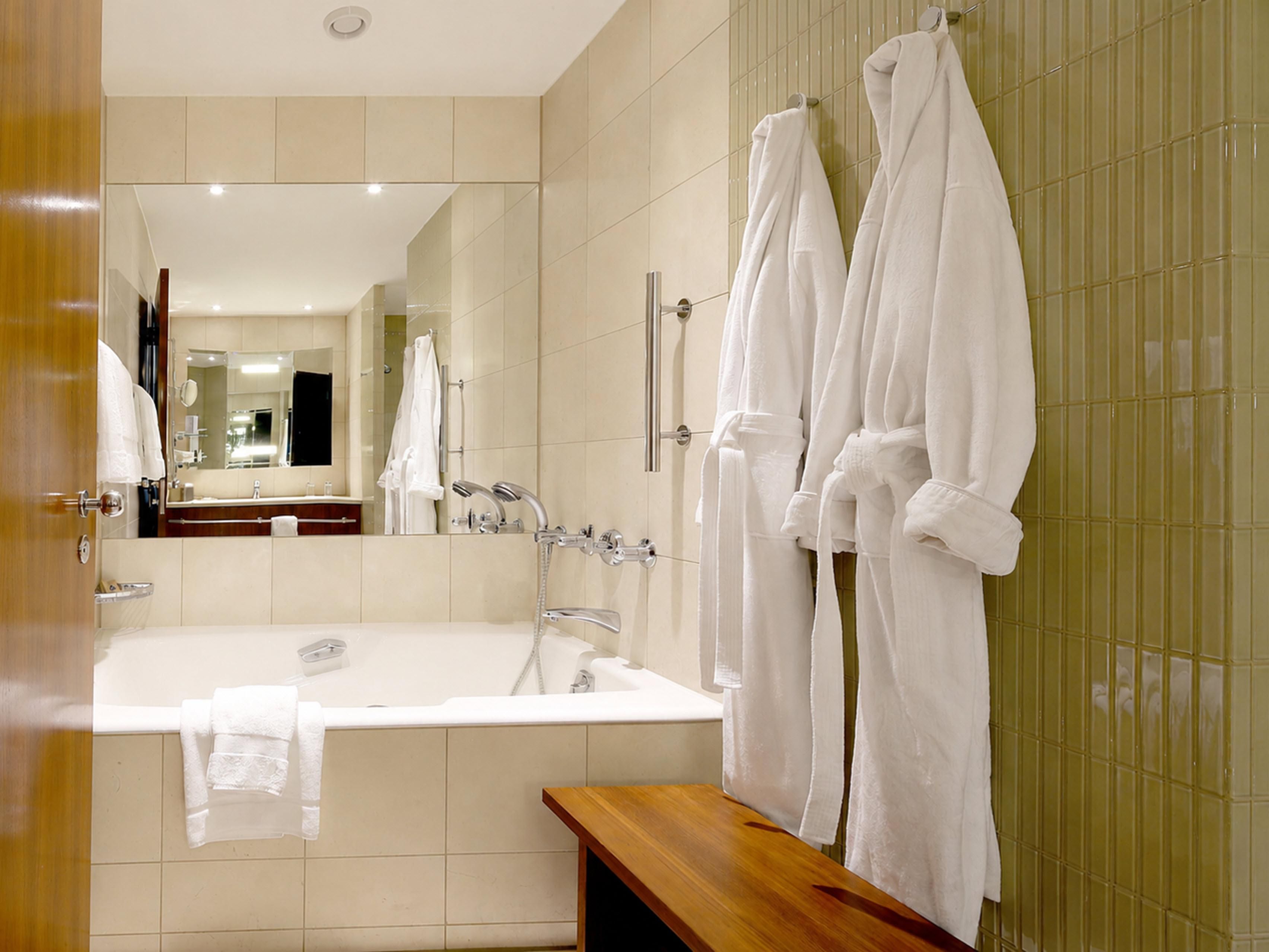 Executive Suite Bathroom